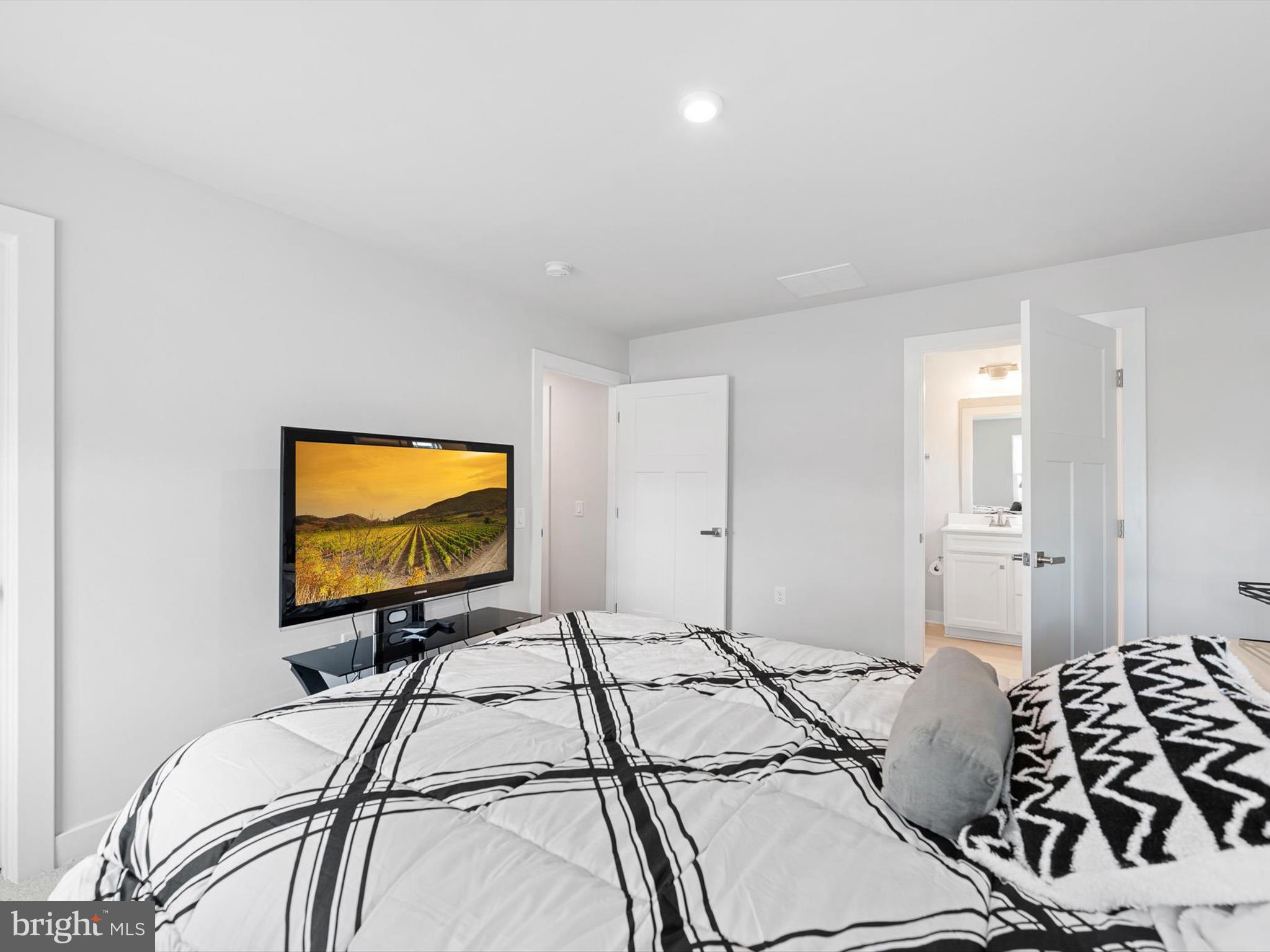 VERONA WOODS - Residential