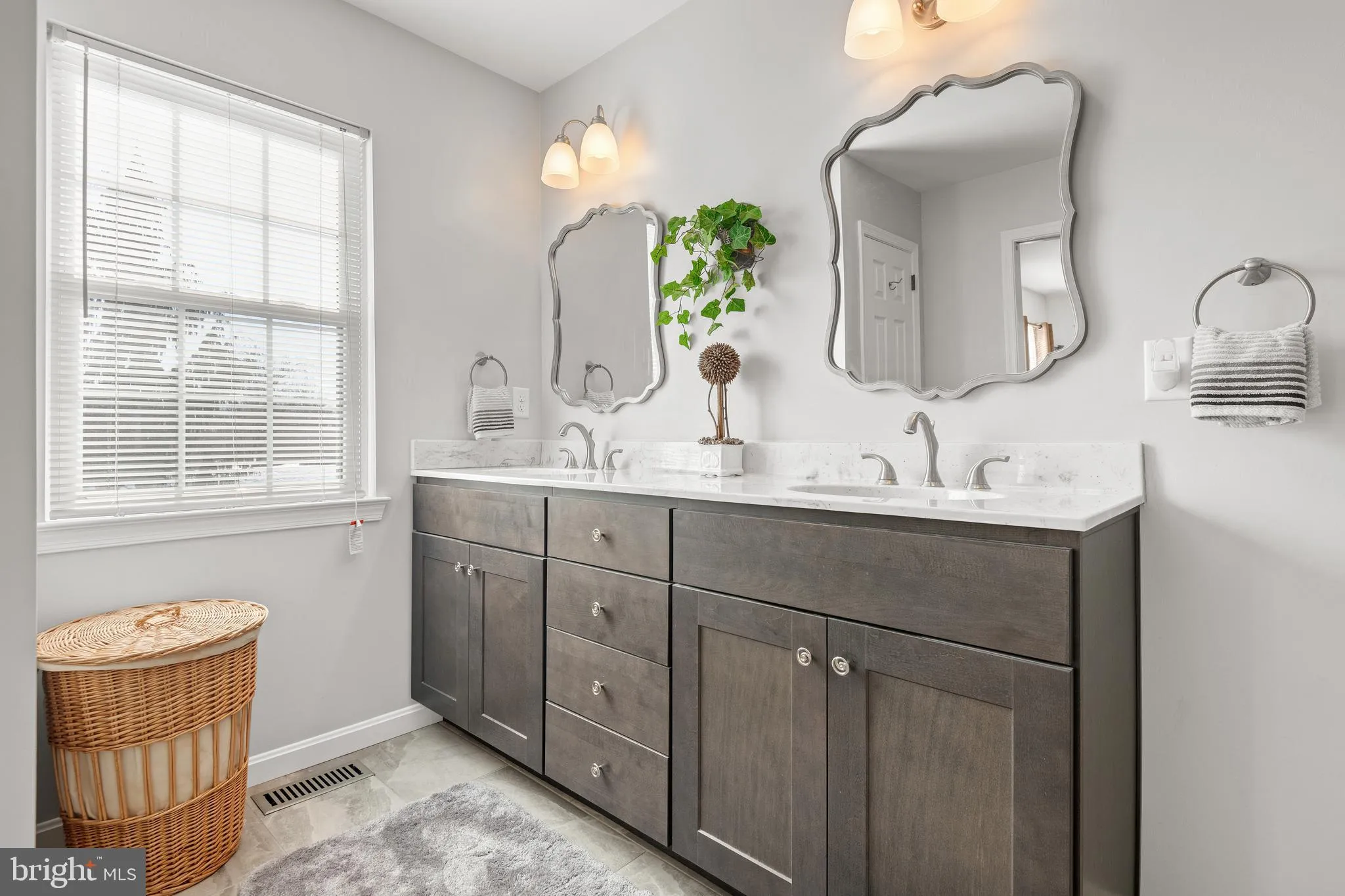 Palmyra, Pennsylvania 17078, United States, 3 Bedrooms Bedrooms, ,3 BathroomsBathrooms,Residential,Pending,14714