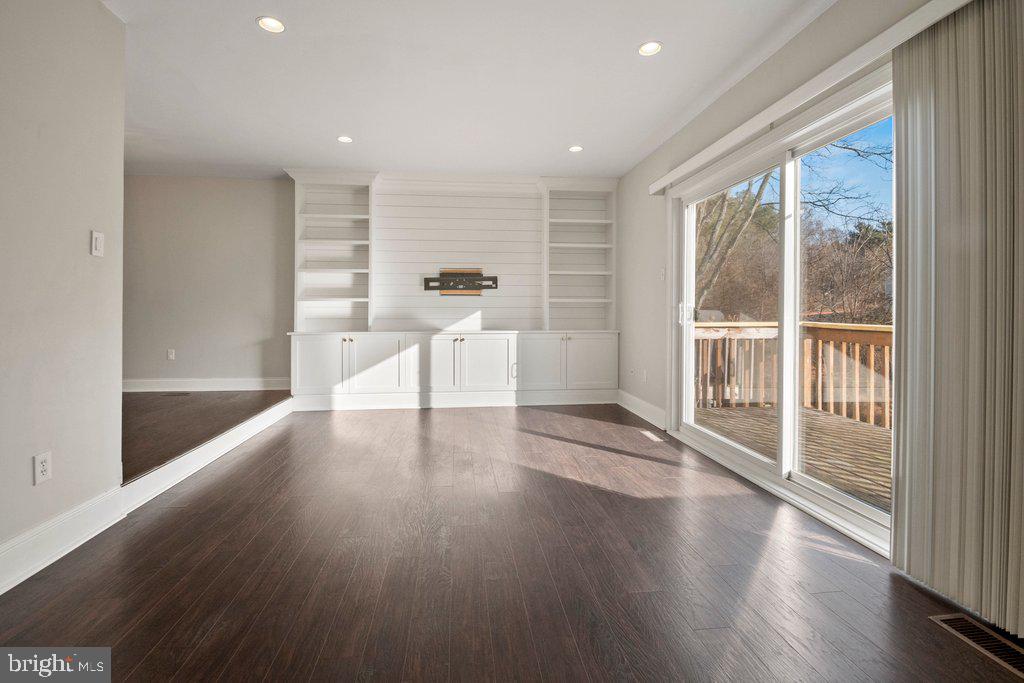 VILLAGE OF KINGS CONTRIVANCE - Residential