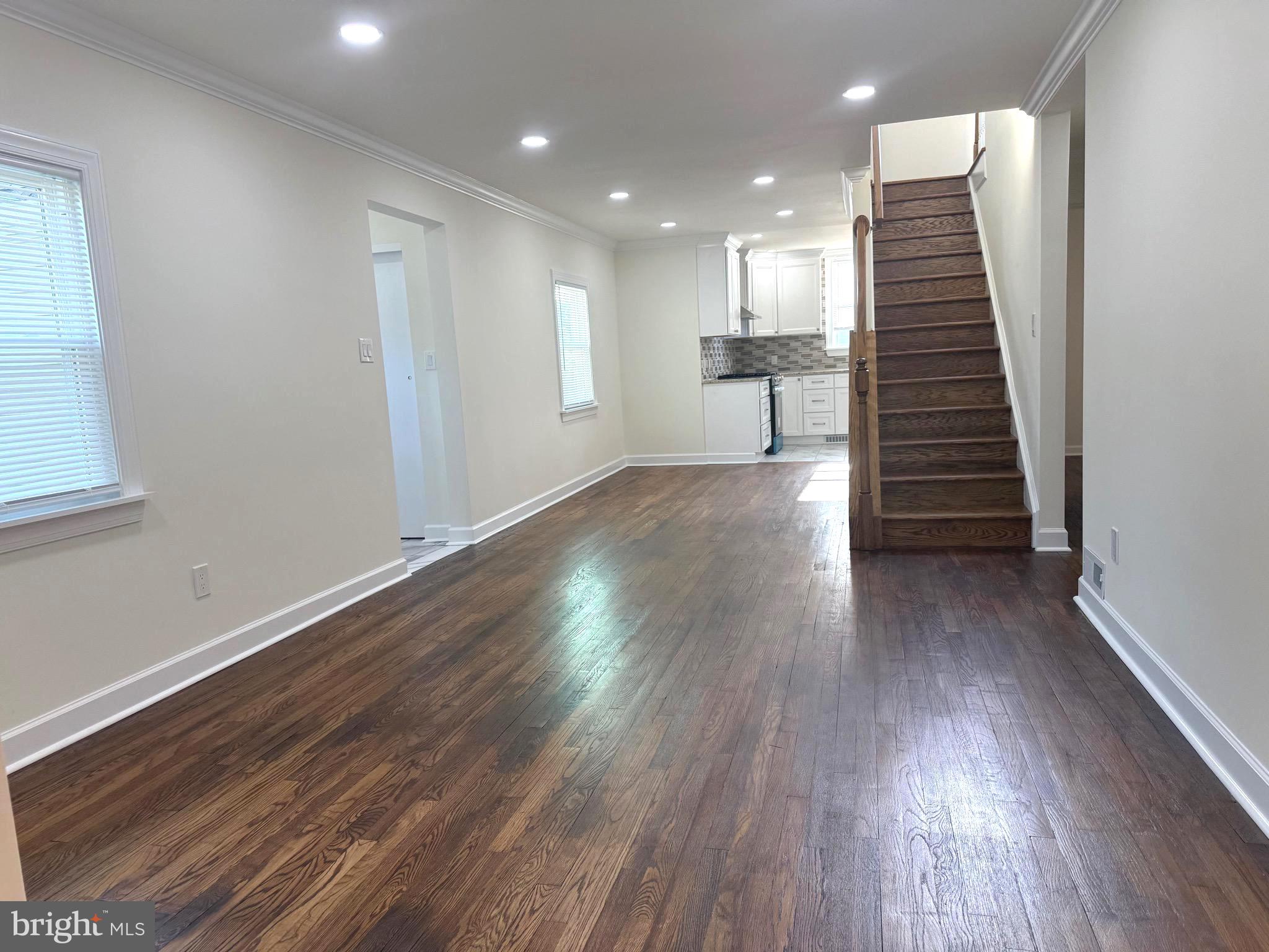 407 W SUMMIT AVENUE