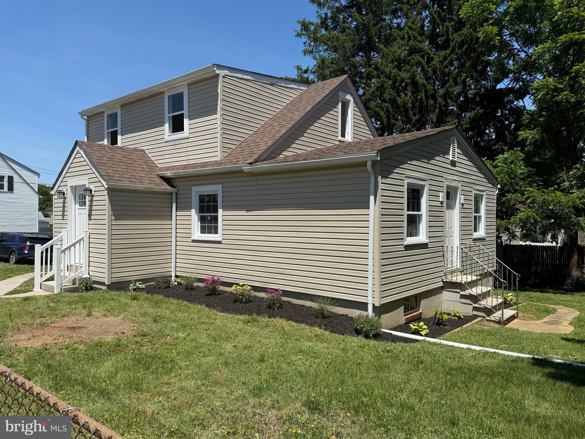 407 W SUMMIT AVENUE