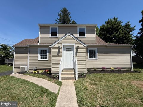 Homes For Sale - 407 W Summit Avenue<br/> WILMINGTON, DE 19804