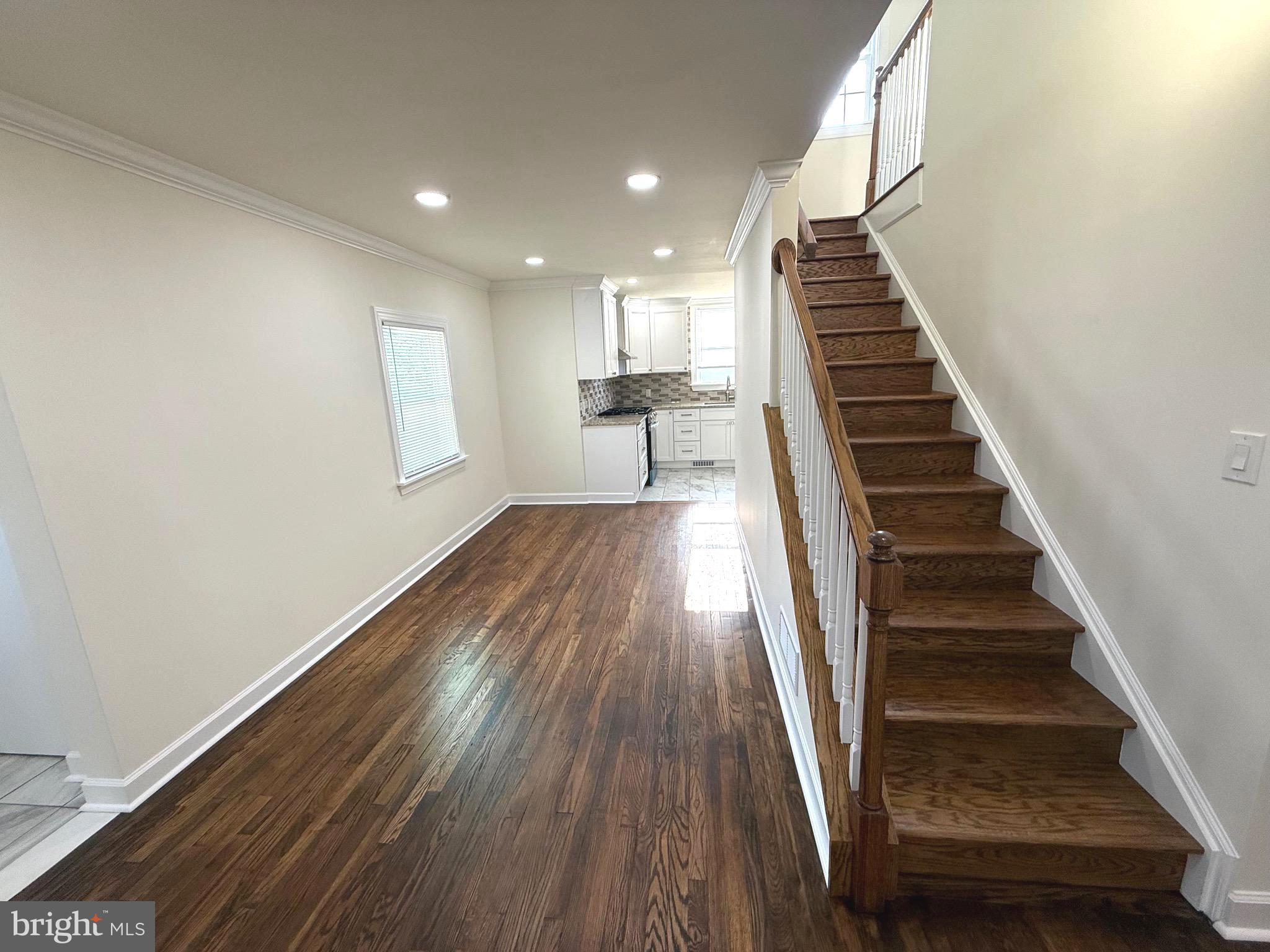 407 W SUMMIT AVENUE