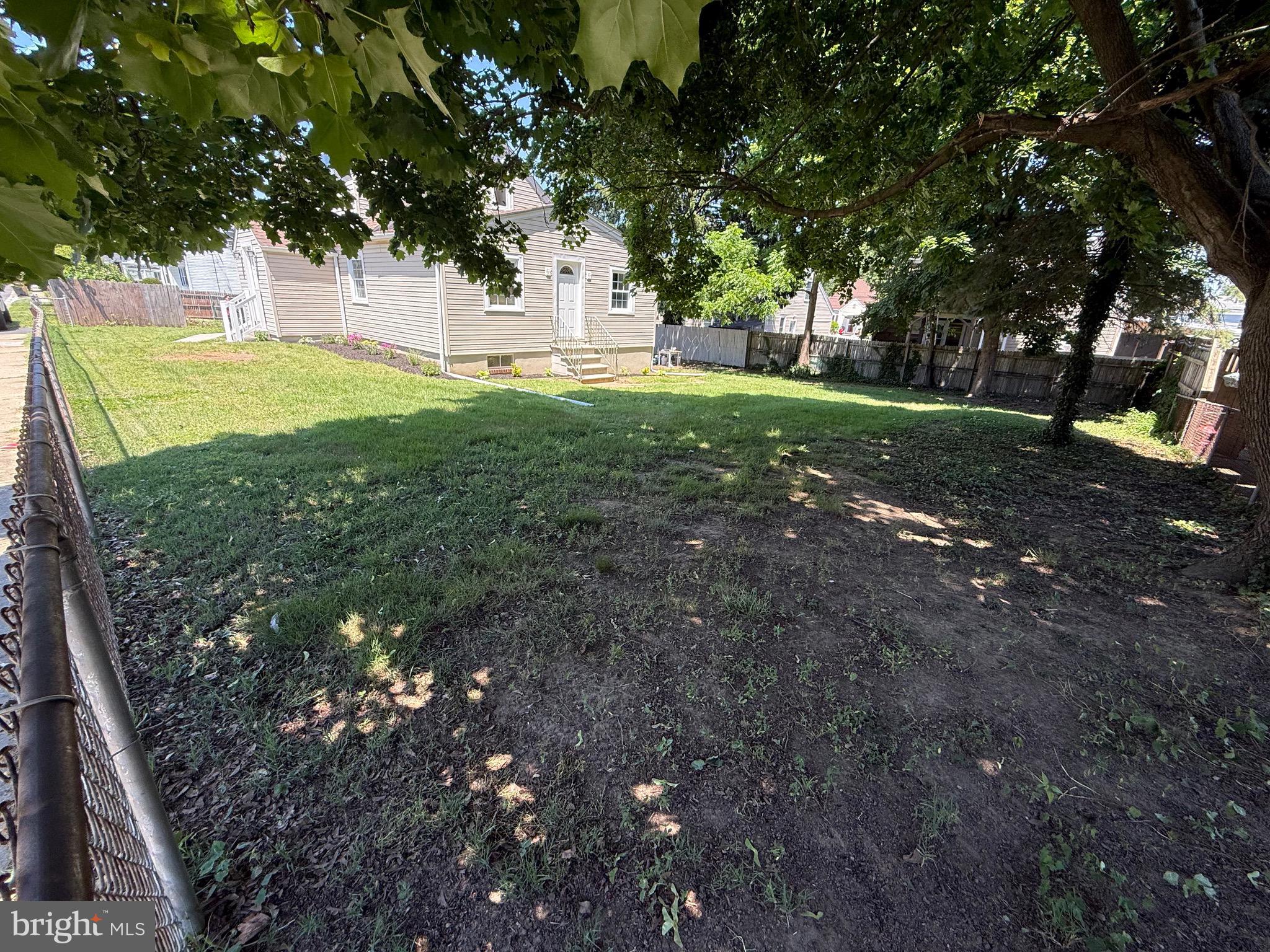 407 W SUMMIT AVENUE