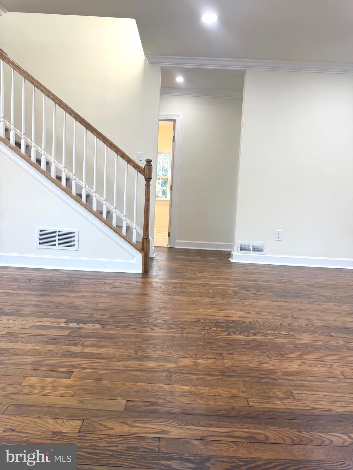 407 W SUMMIT AVENUE