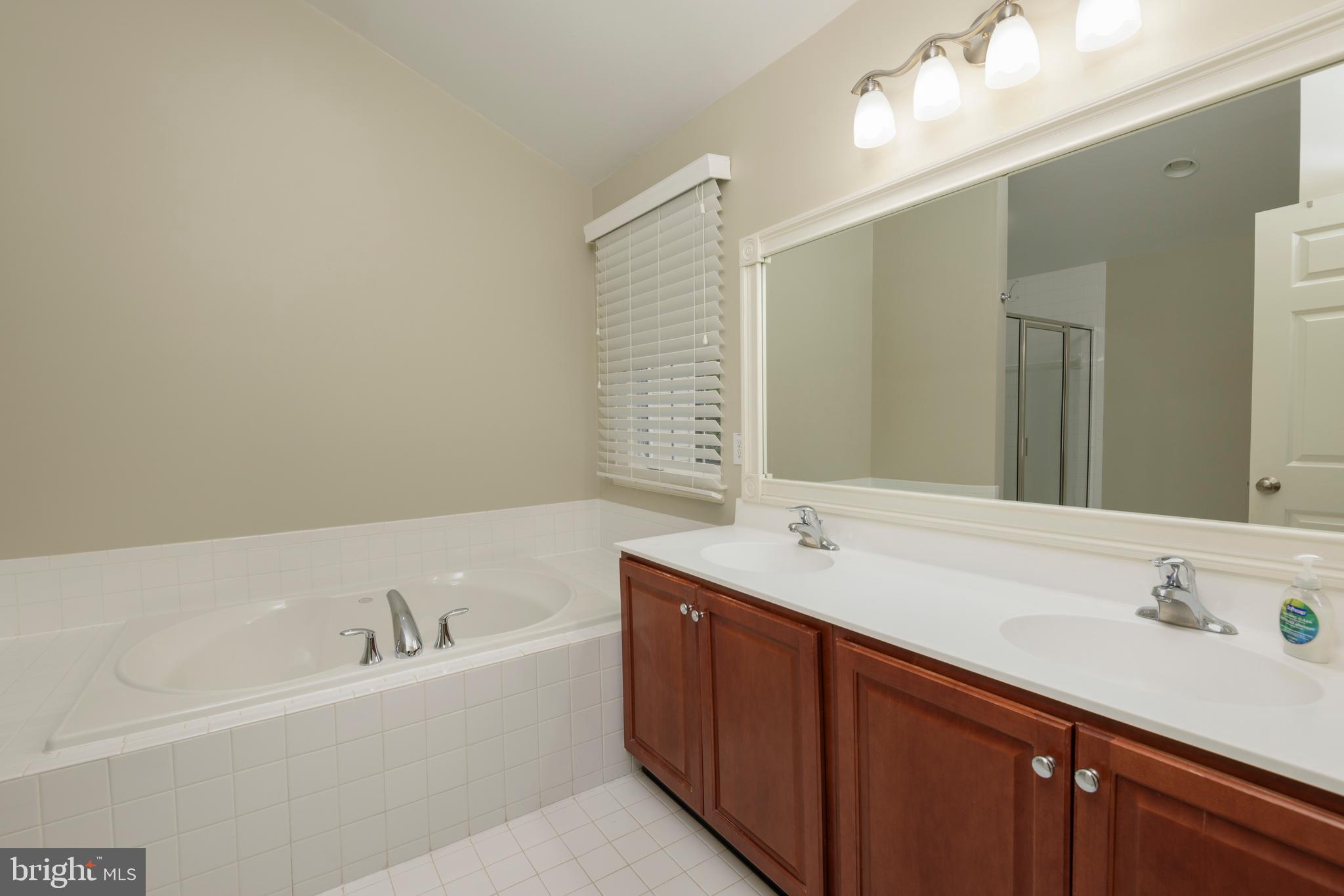 SCHOOLHOUSE LANE - Residential