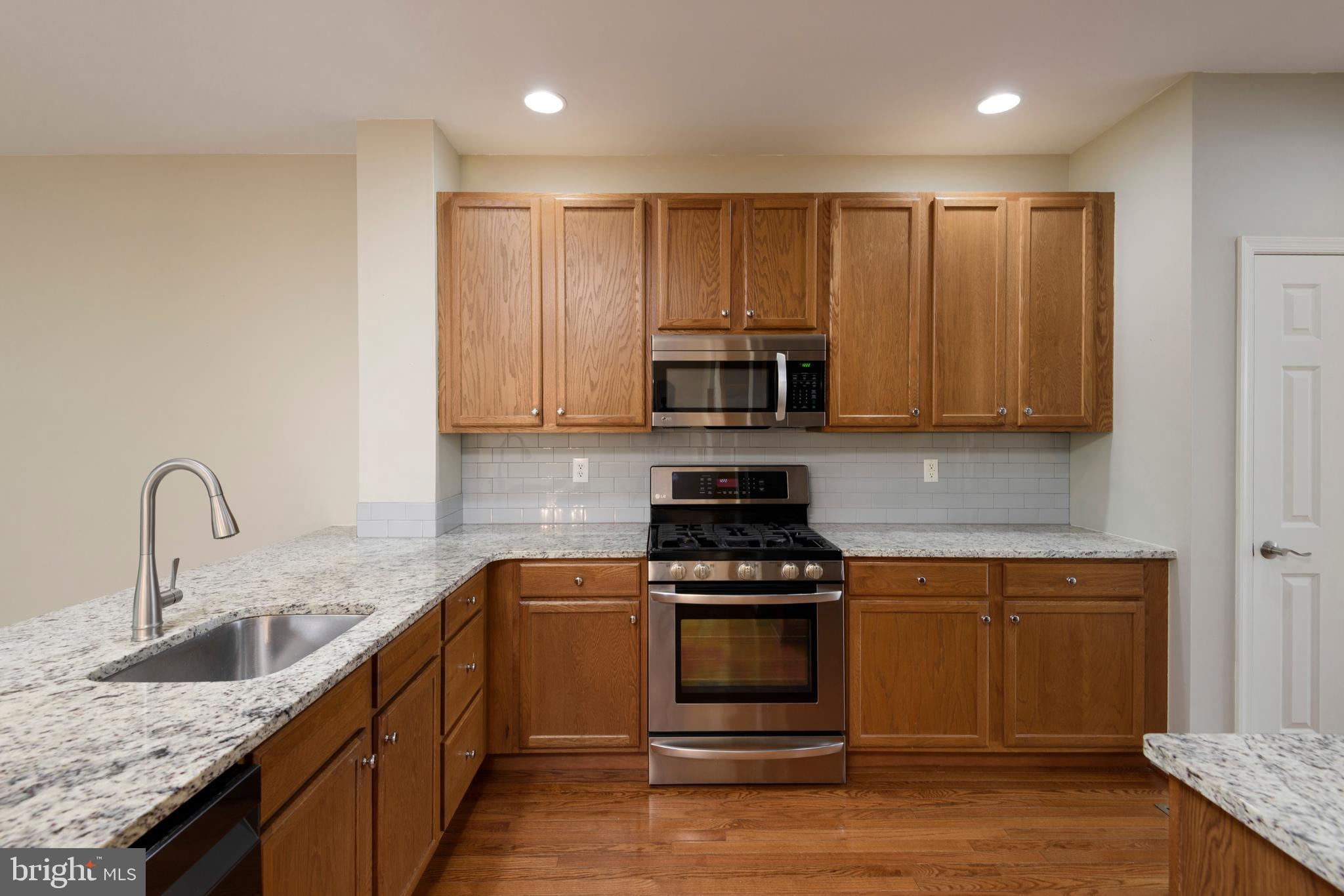 SCHOOLHOUSE LANE - Residential