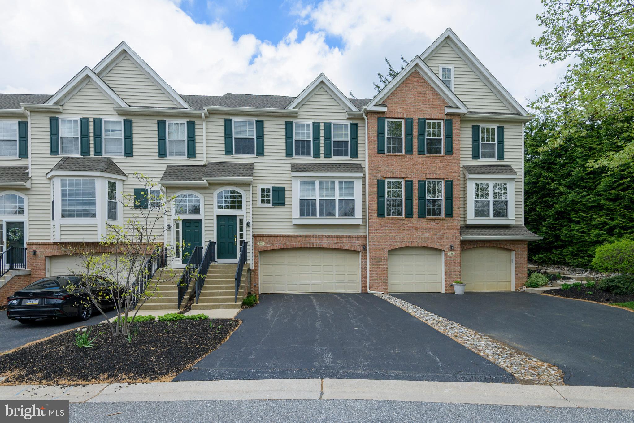 SCHOOLHOUSE LANE - Residential