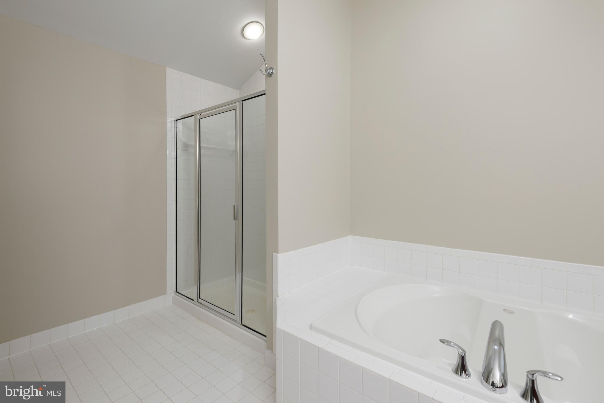 SCHOOLHOUSE LANE - Residential