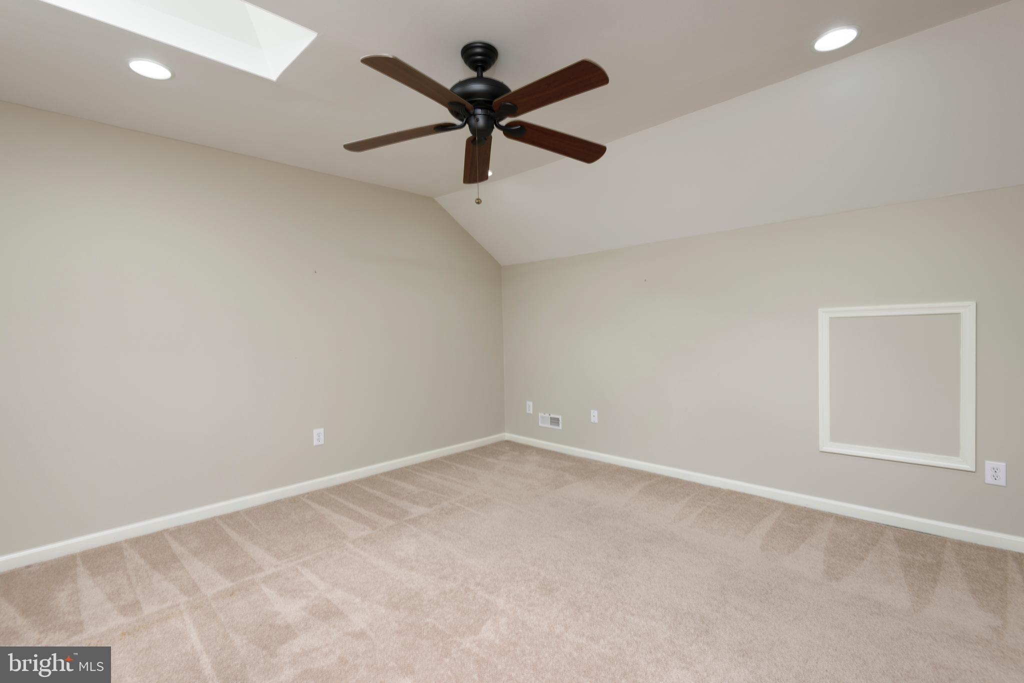 SCHOOLHOUSE LANE - Residential