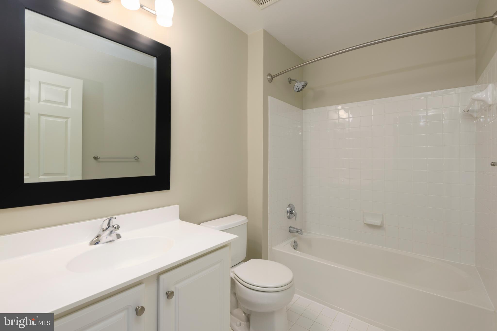 SCHOOLHOUSE LANE - Residential