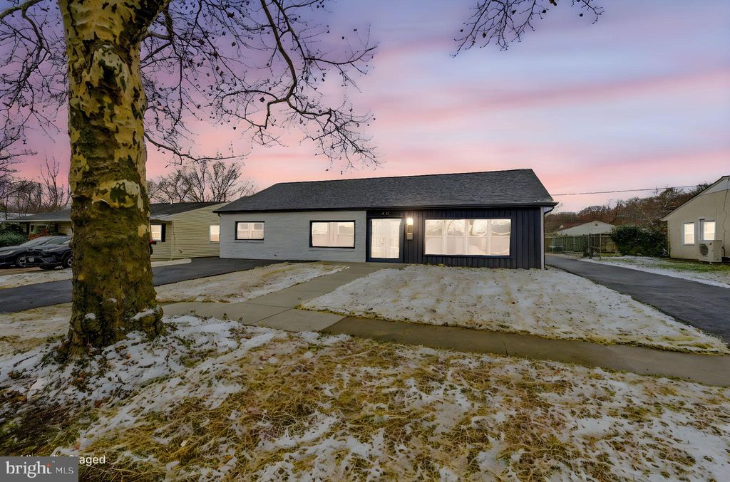 Photo of 48 Chippendale Circle, NEWARK, DE 19713 (MLS # DENC2094198)