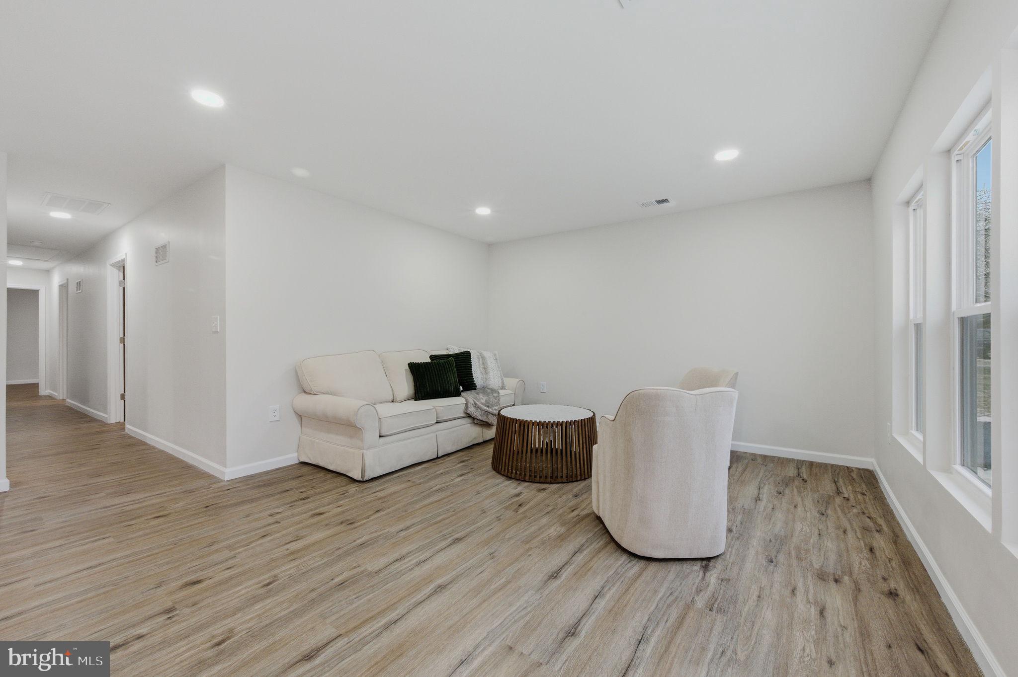 48 CHIPPENDALE CIRCLE