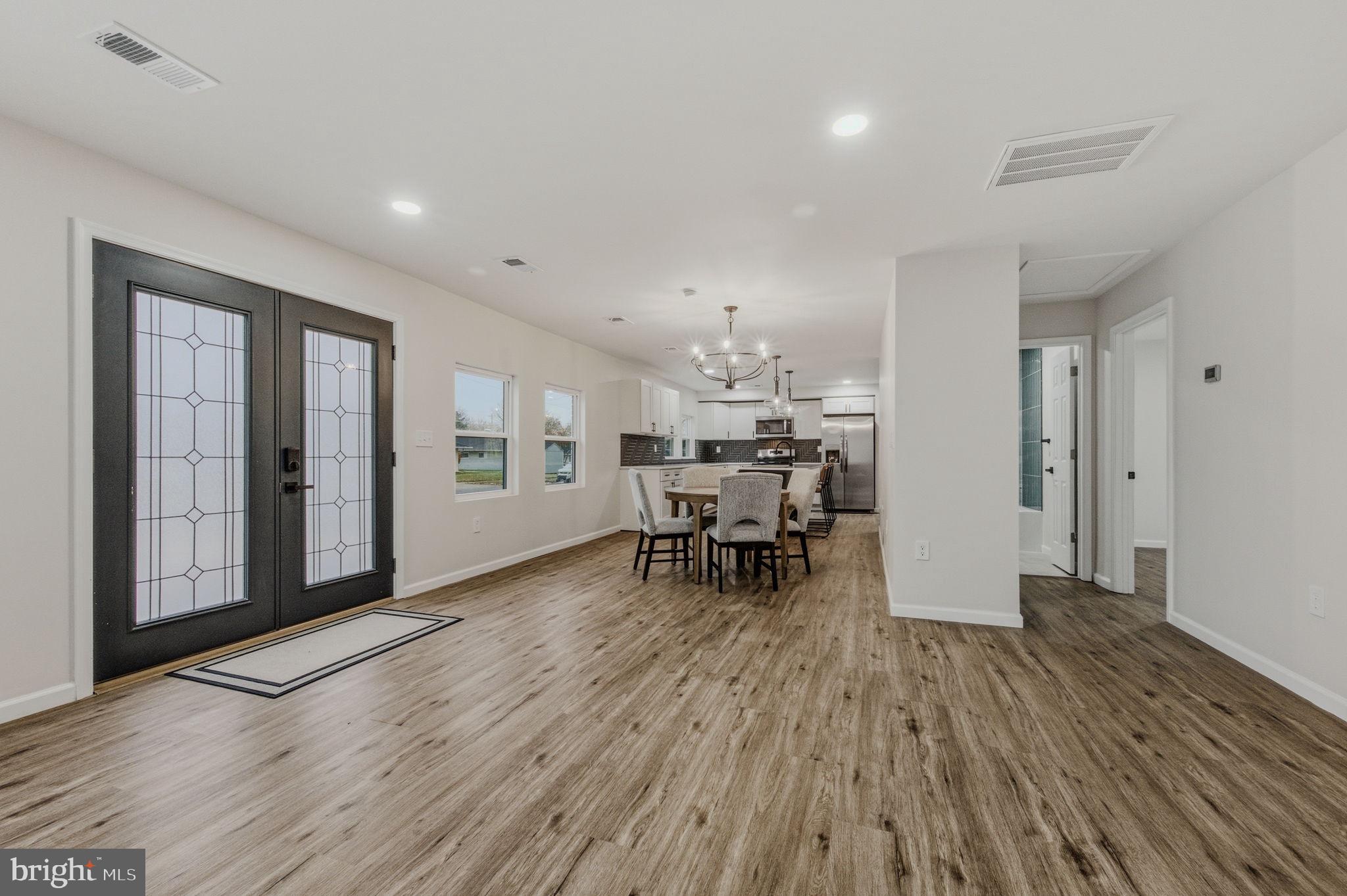 48 CHIPPENDALE CIRCLE