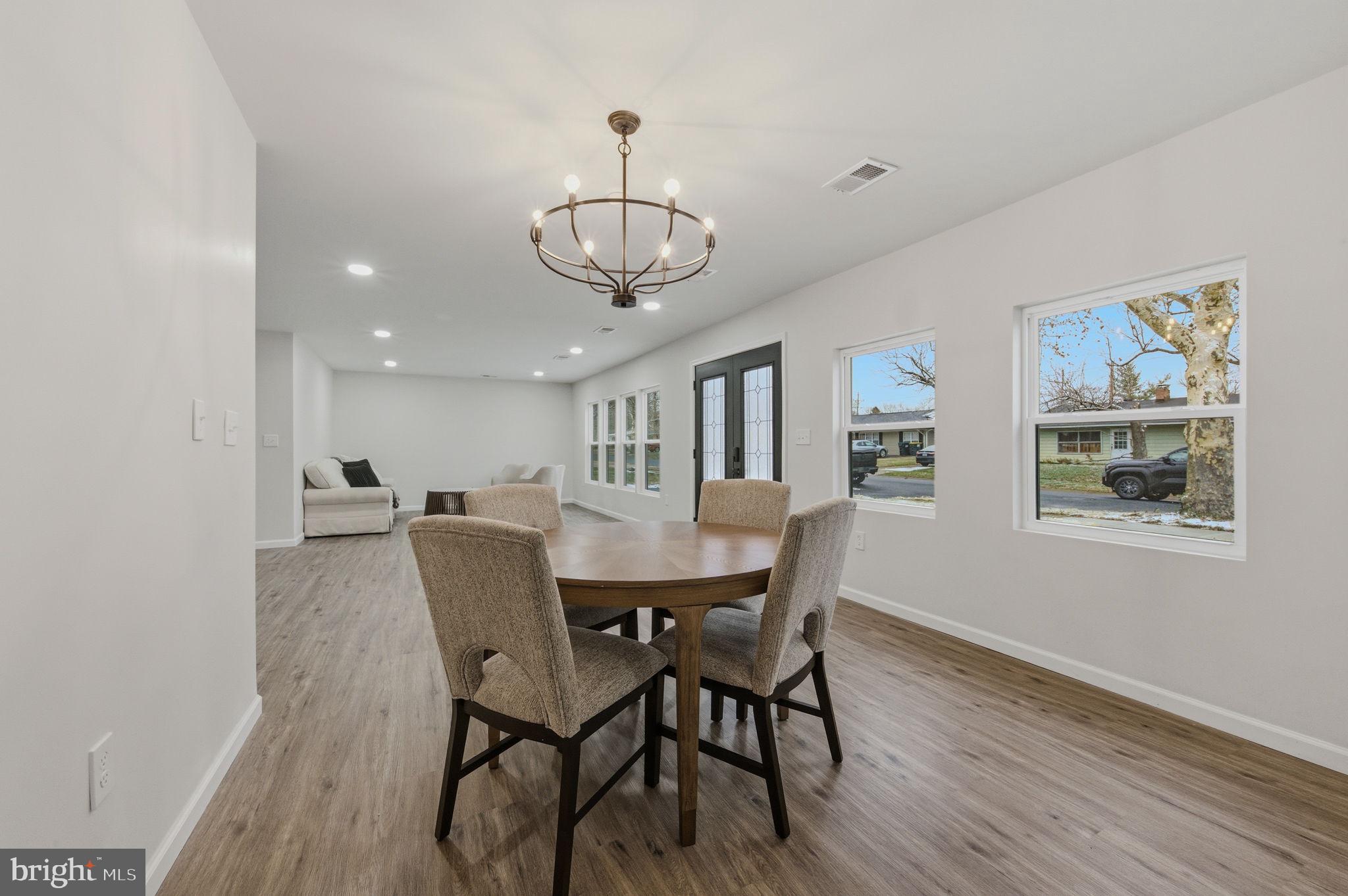 48 CHIPPENDALE CIRCLE