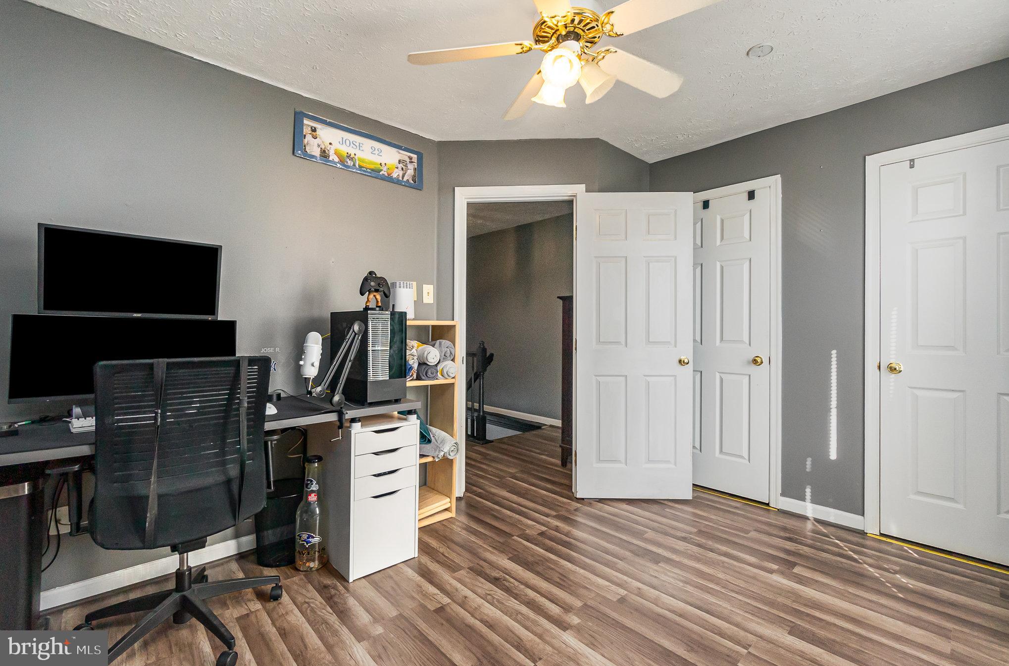 LAUREL WOODS - Residential