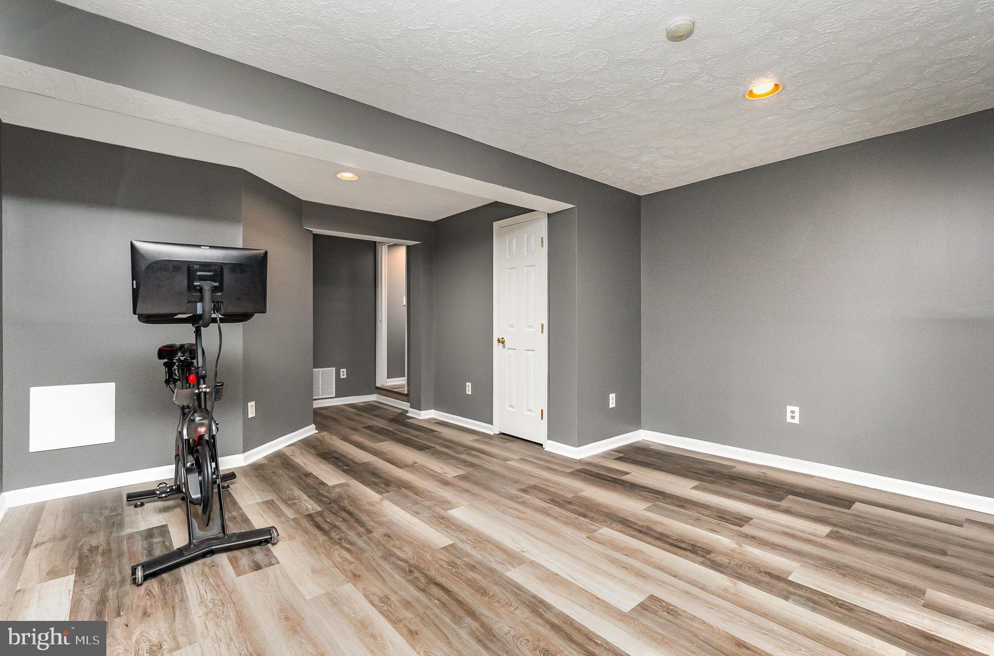 LAUREL WOODS - Residential