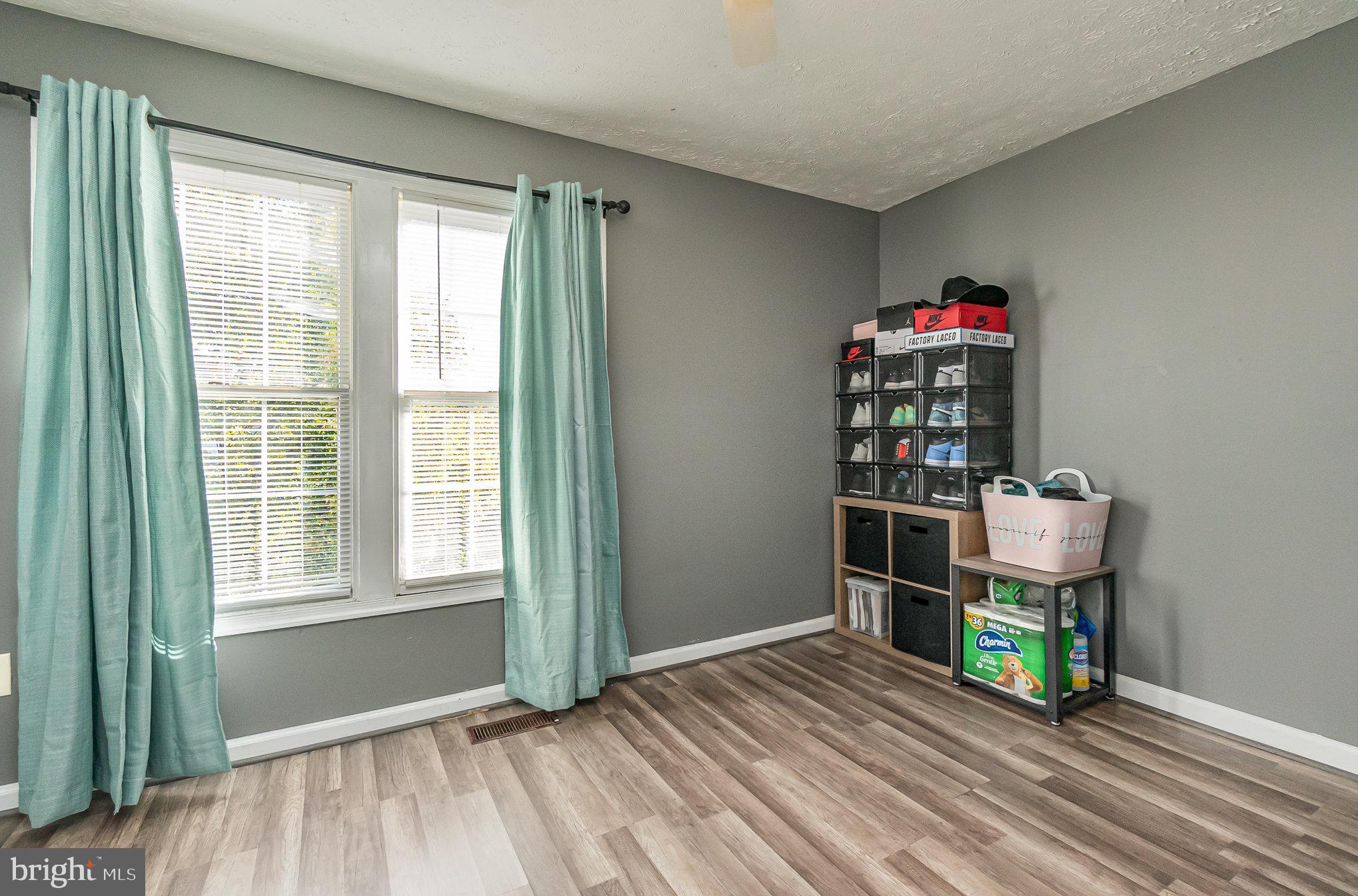 LAUREL WOODS - Residential