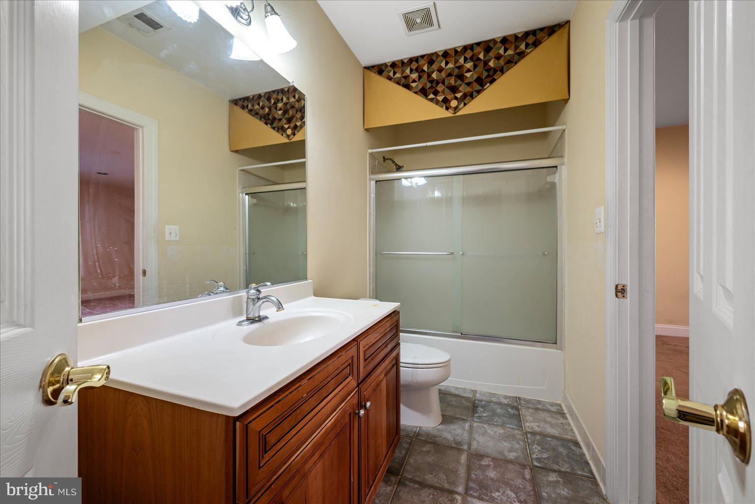 STONEWALL MANOR - Residential