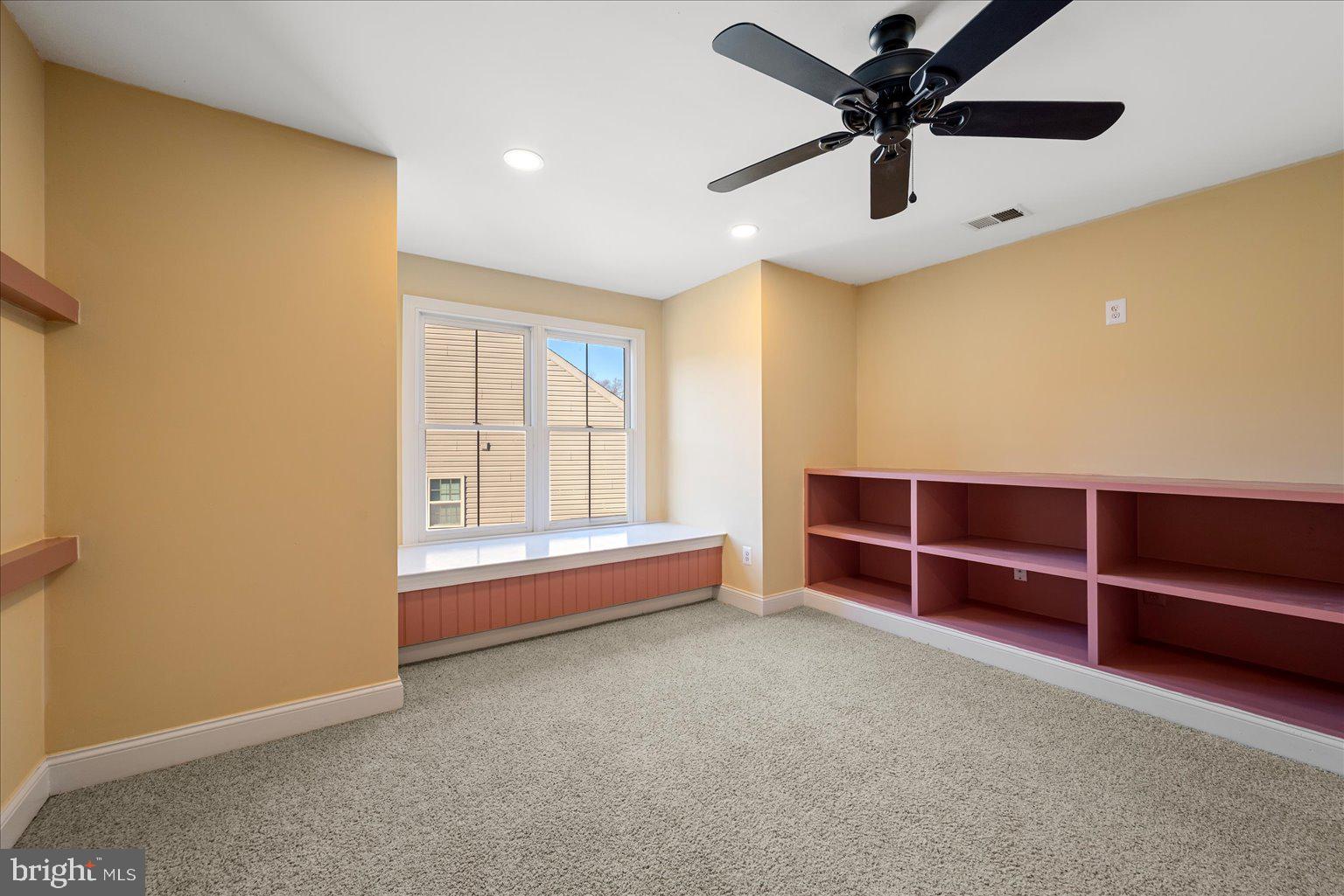 STONEWALL MANOR - Residential