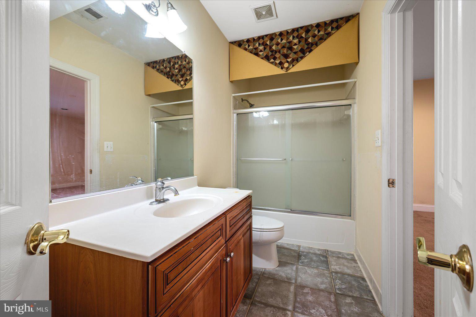 STONEWALL MANOR - Residential