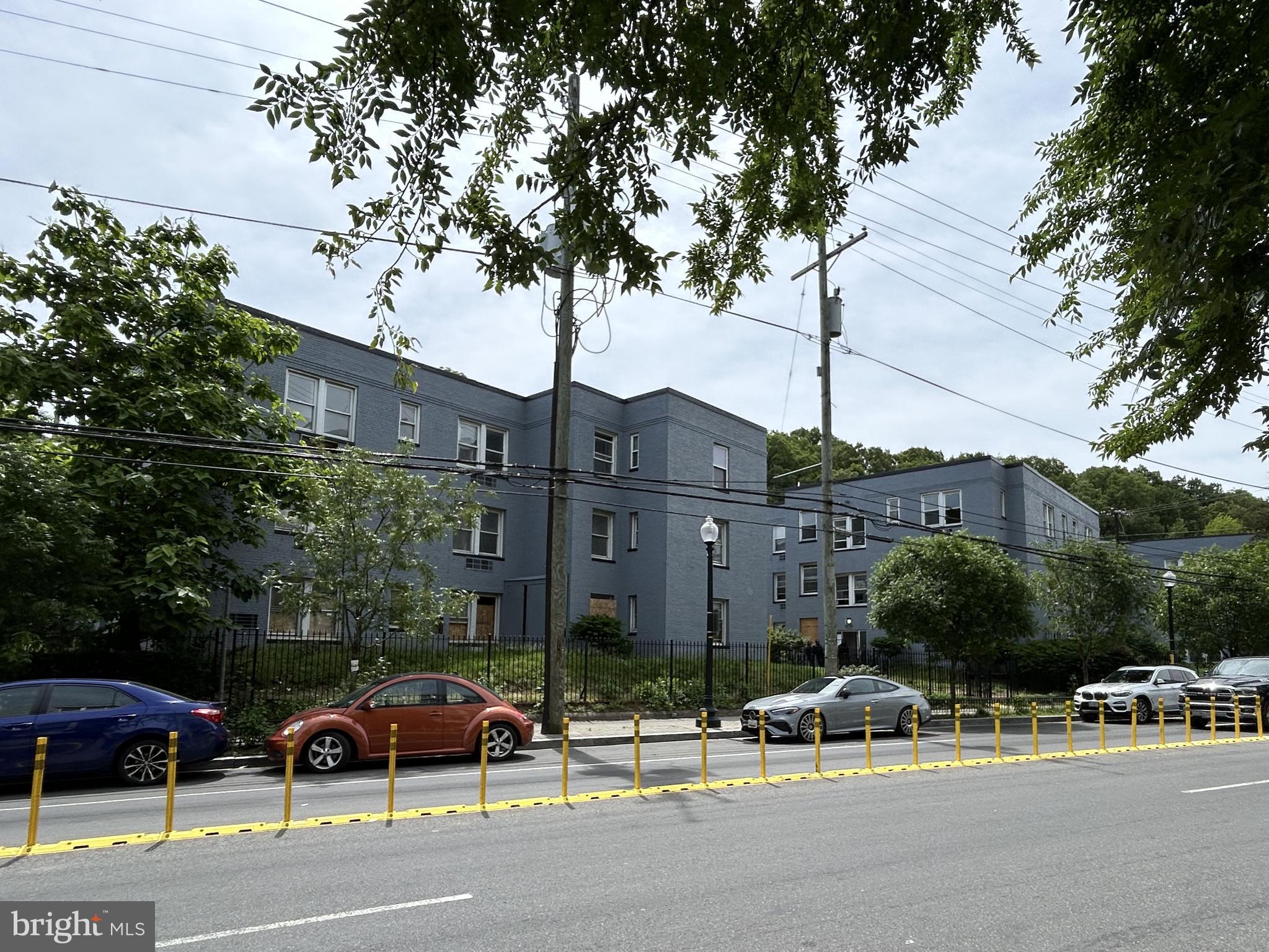 DEANWOOD - Commercial Sale