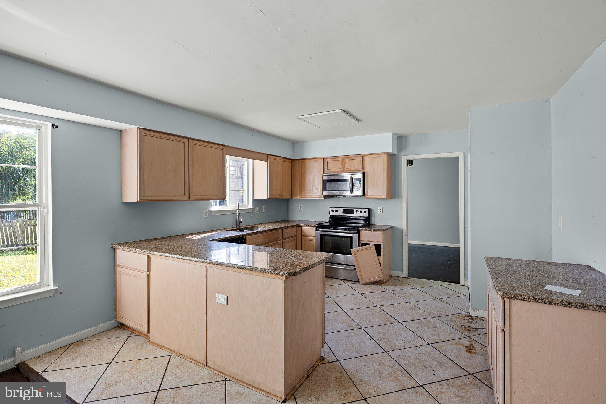 247 N CAROLINE PLACE