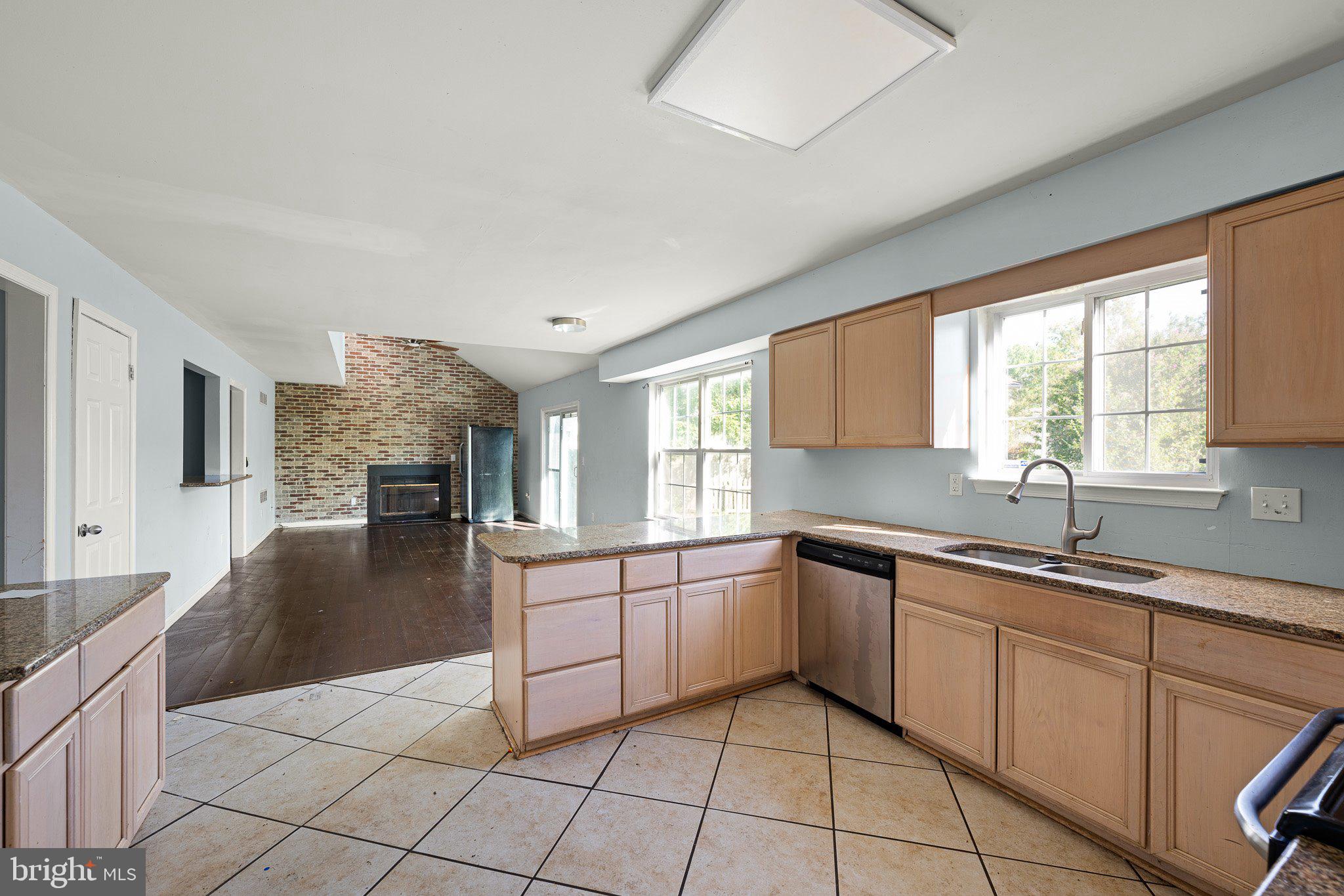 247 N CAROLINE PLACE