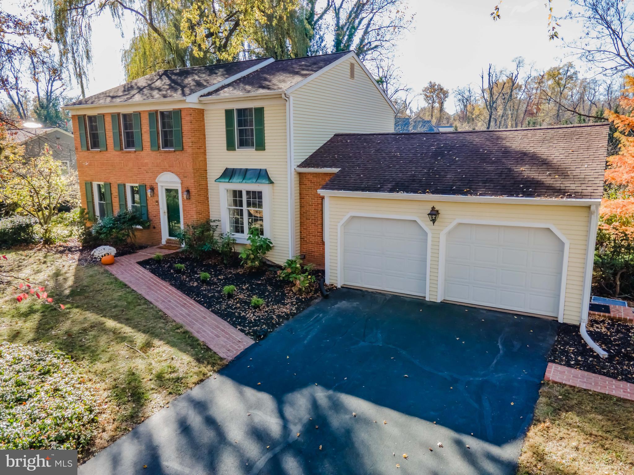919 WOODLAND DRIVE