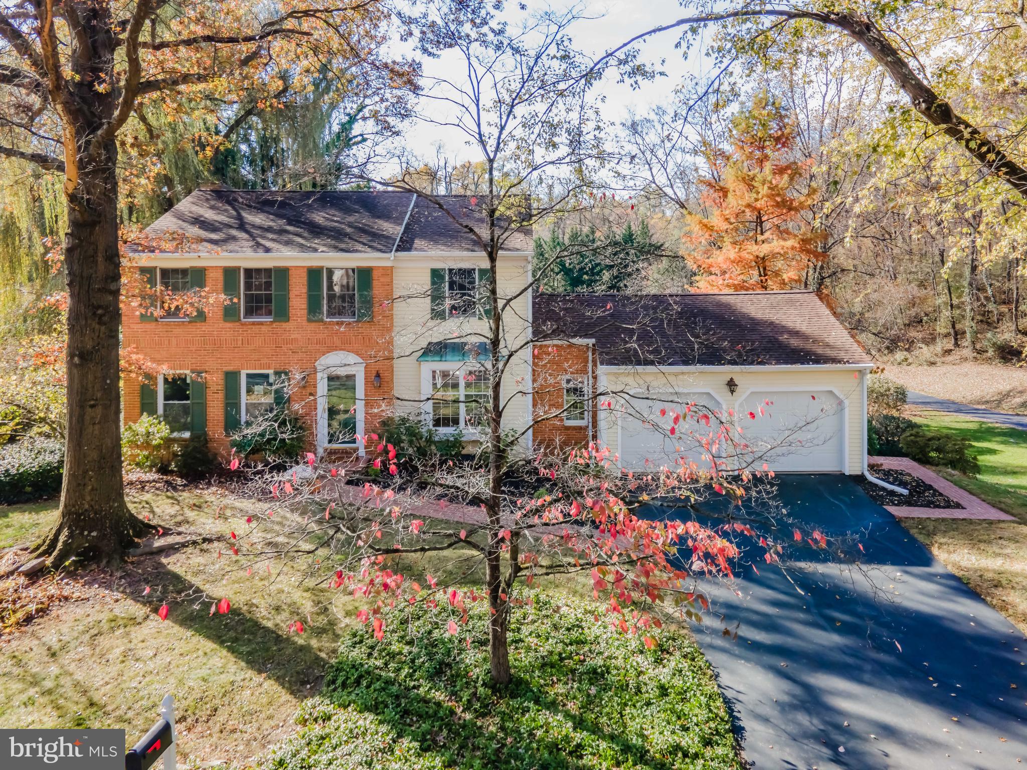 919 WOODLAND DRIVE