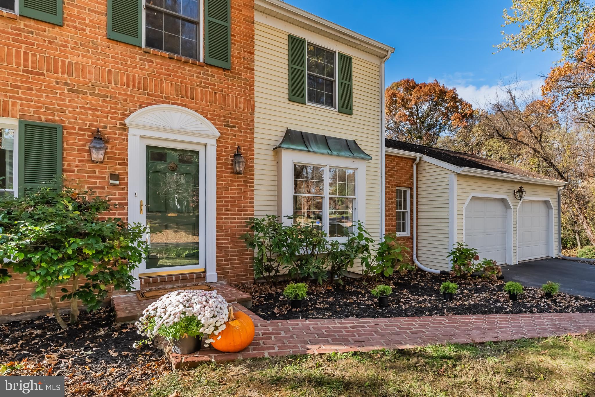 919 WOODLAND DRIVE