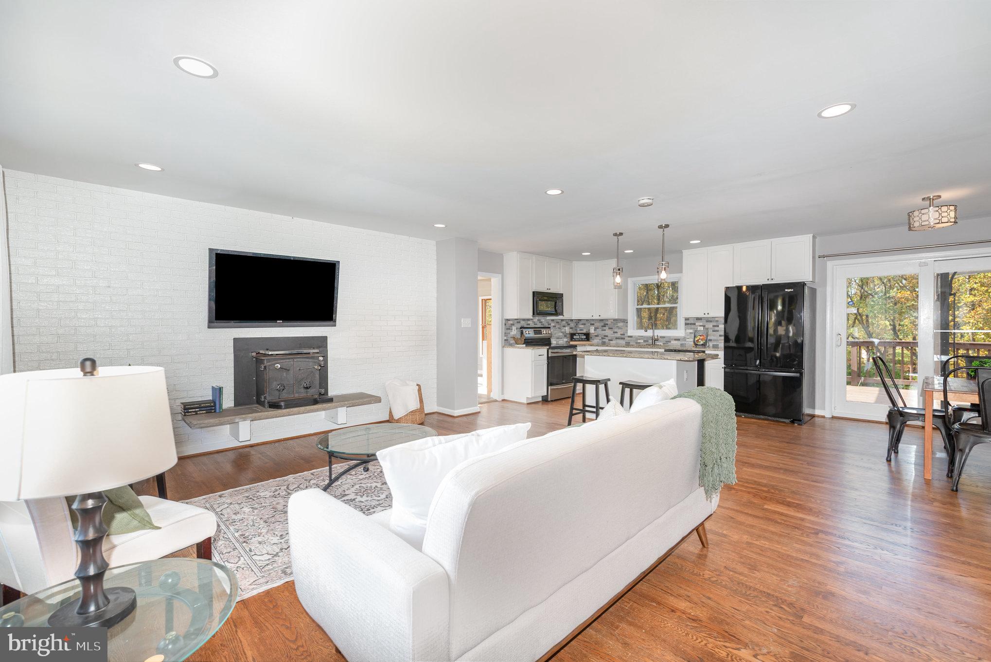 CHARLES MANOR - Residential