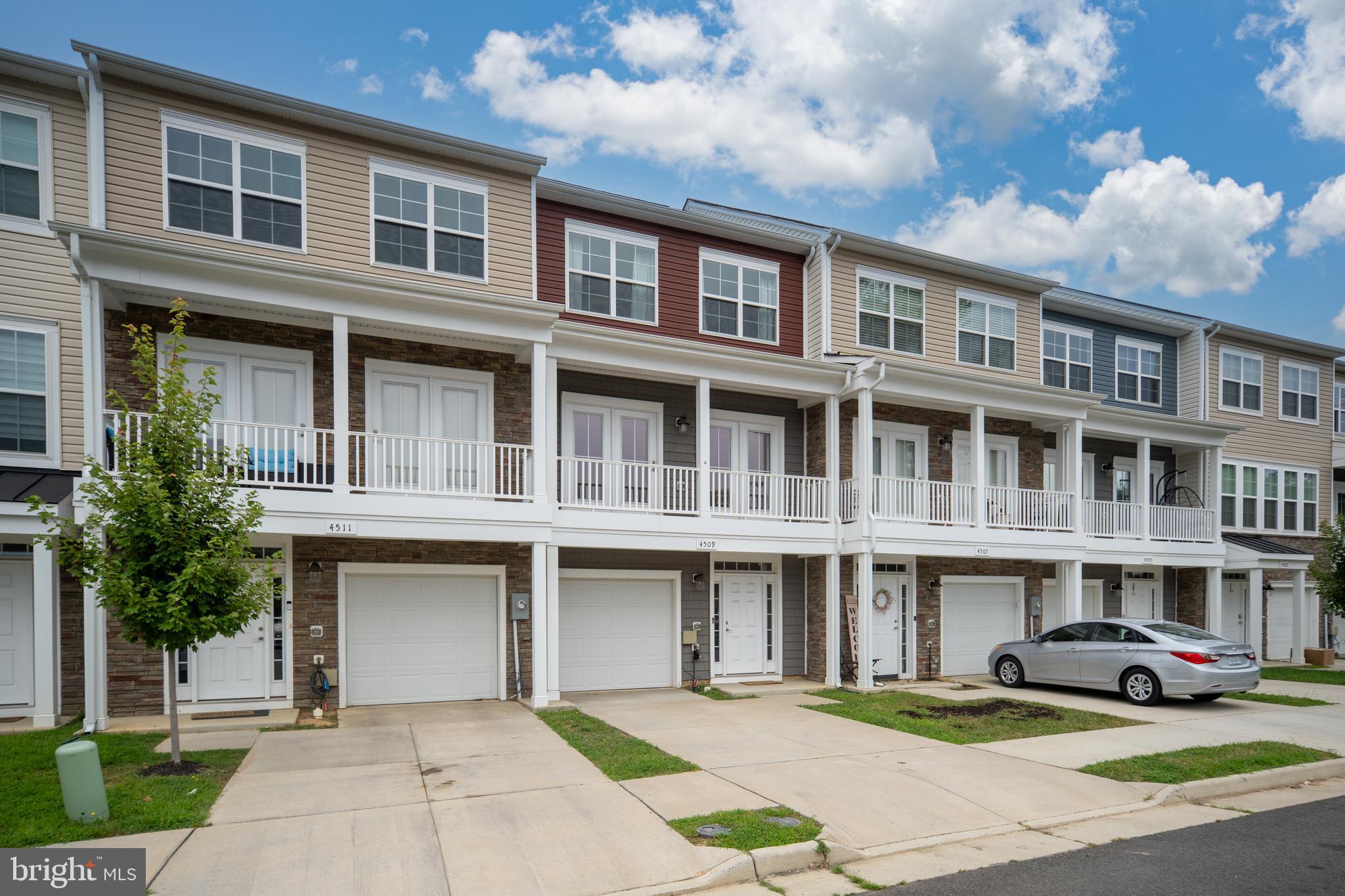 ROSELAND TOWNHOMES - Residential Lease