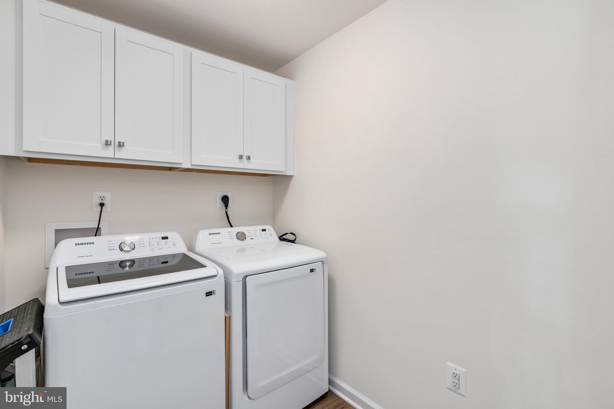 ROSELAND TOWNHOMES - Residential Lease