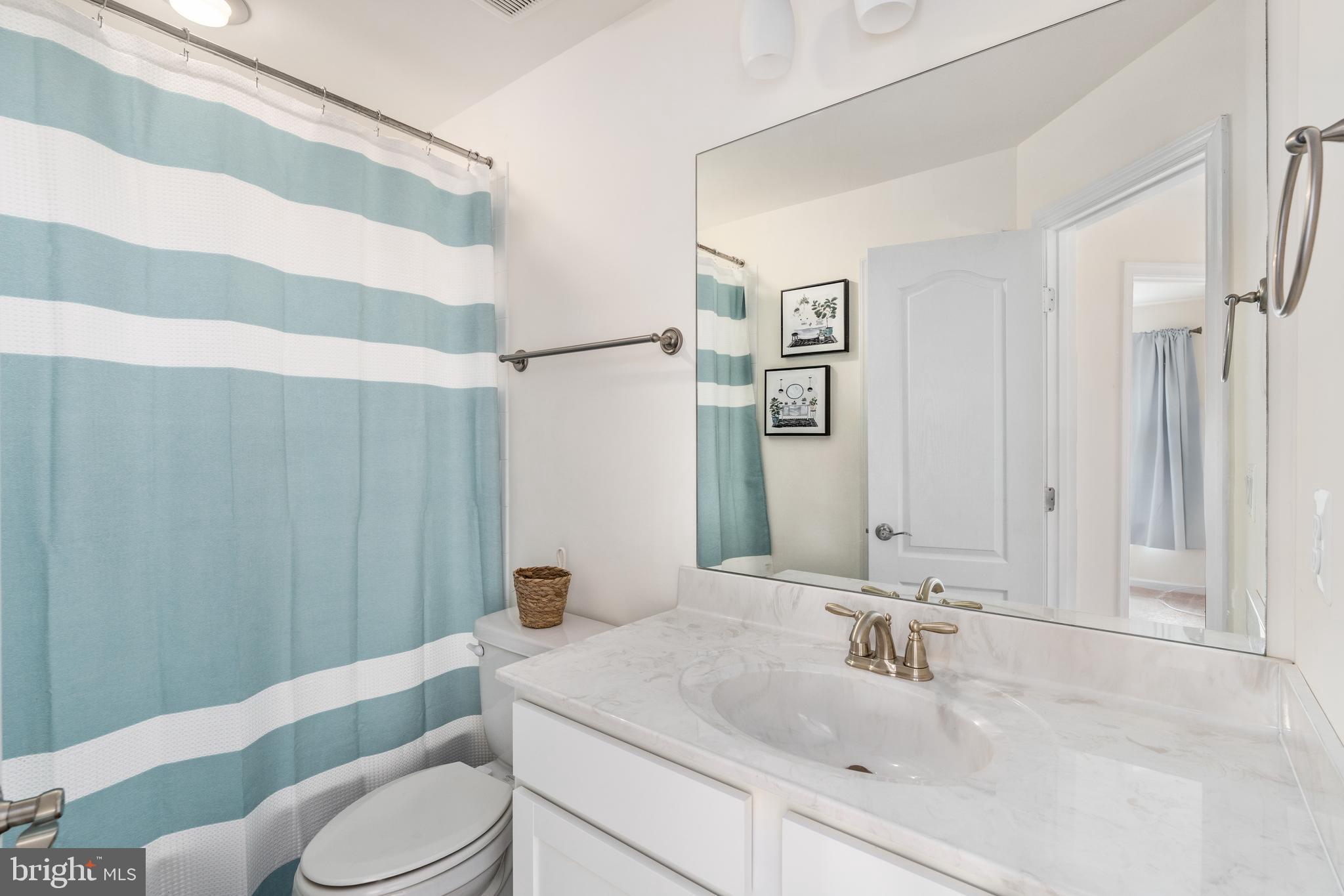 ROSELAND TOWNHOMES - Residential Lease