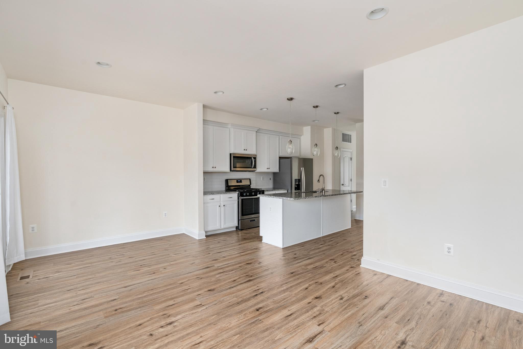 ROSELAND TOWNHOMES - Residential Lease