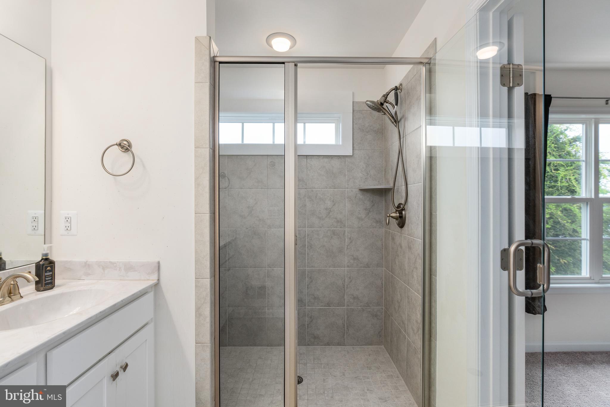 ROSELAND TOWNHOMES - Residential Lease