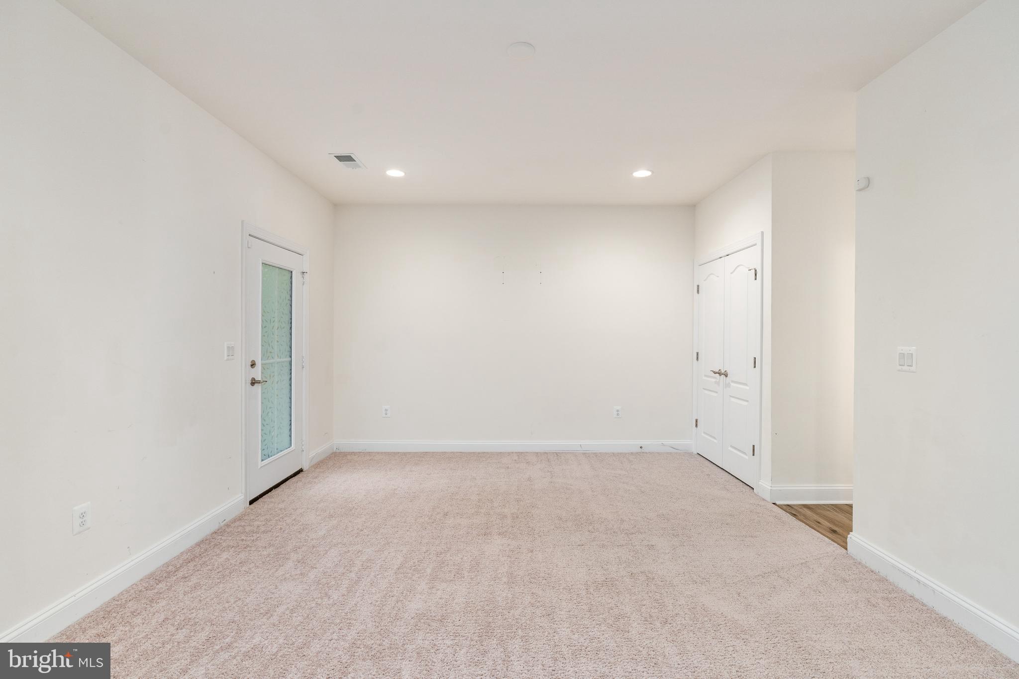 ROSELAND TOWNHOMES - Residential Lease