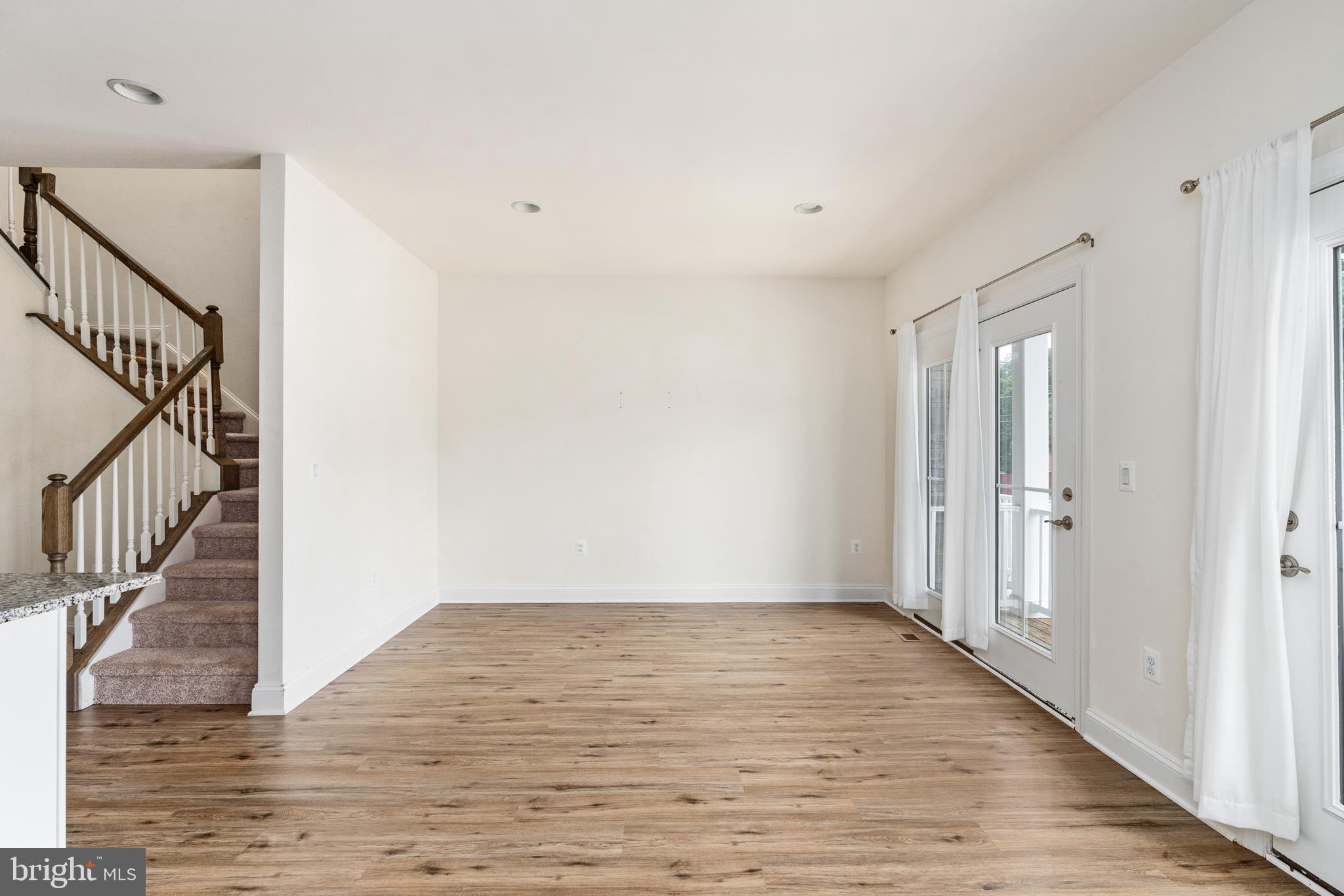 ROSELAND TOWNHOMES - Residential Lease