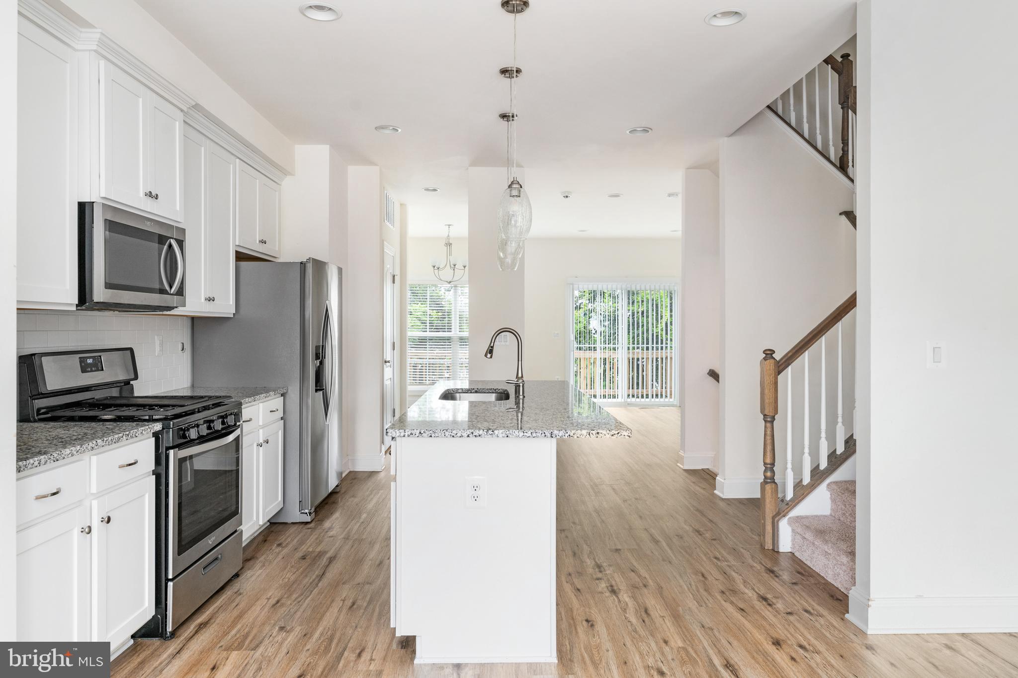 ROSELAND TOWNHOMES - Residential Lease