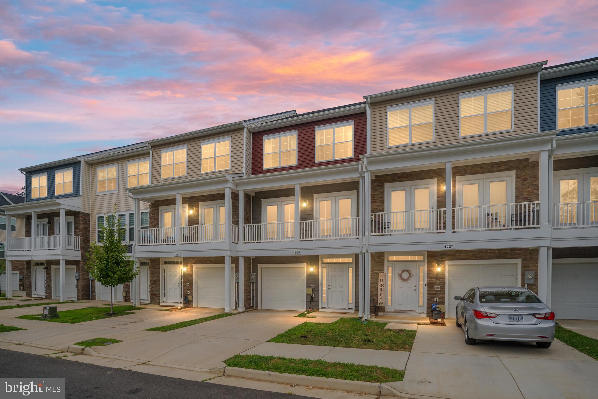 ROSELAND TOWNHOMES - Residential Lease