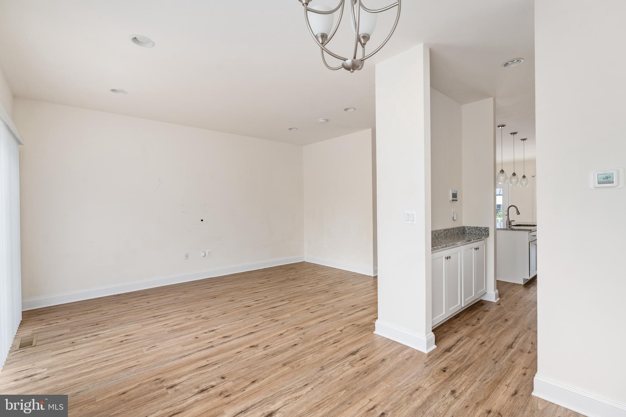 ROSELAND TOWNHOMES - Residential Lease