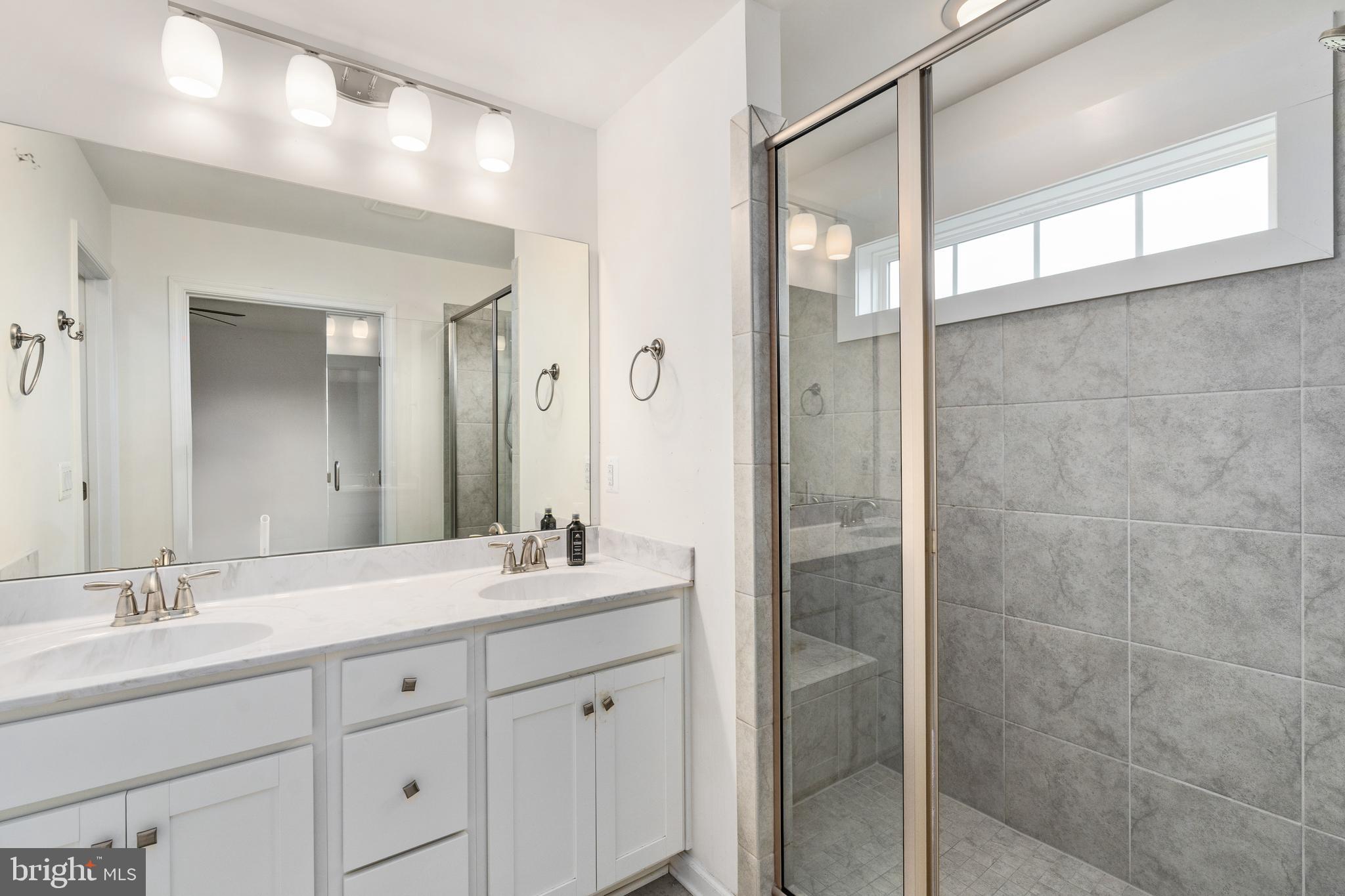 ROSELAND TOWNHOMES - Residential Lease