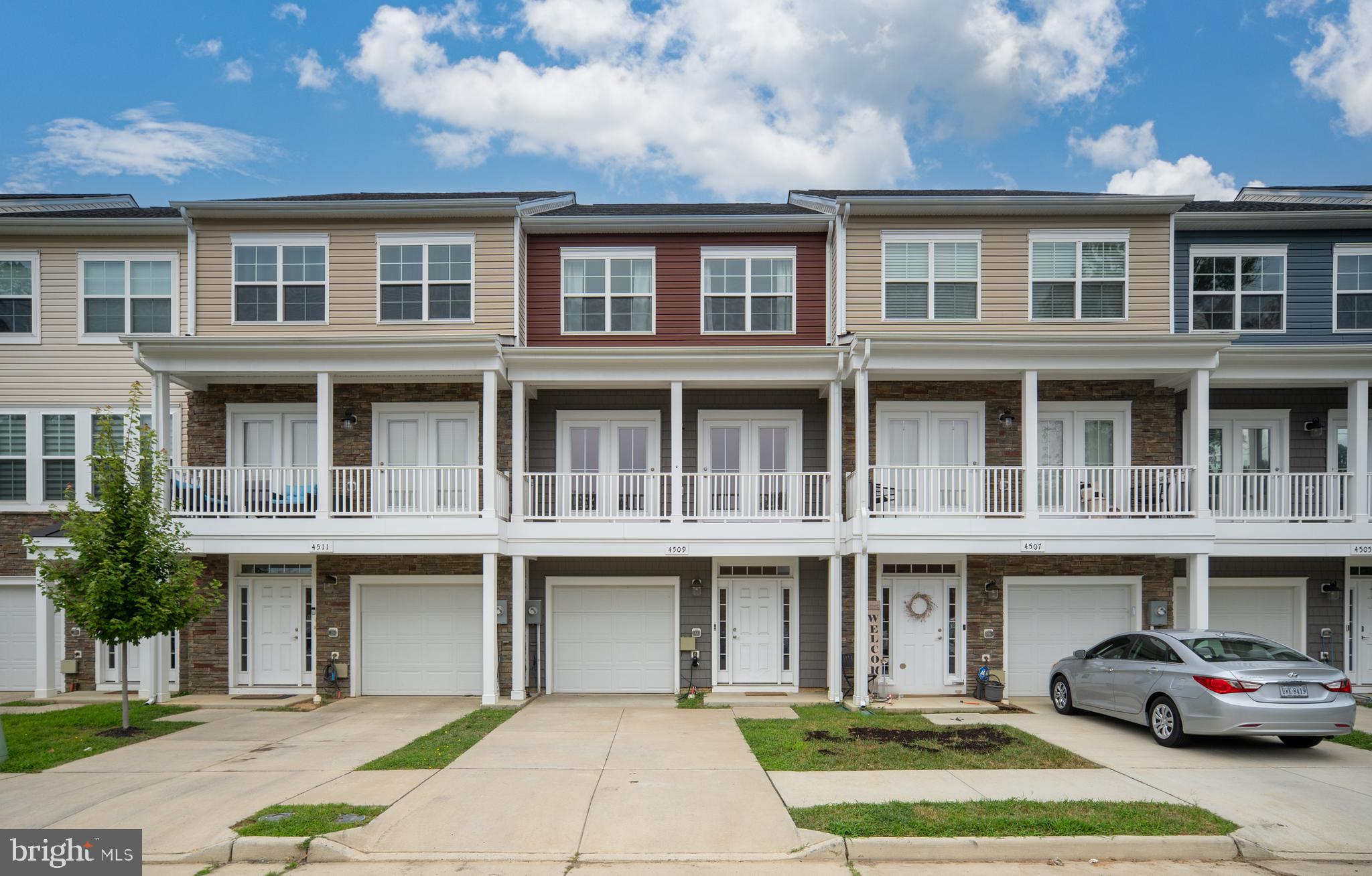 ROSELAND TOWNHOMES - Residential Lease