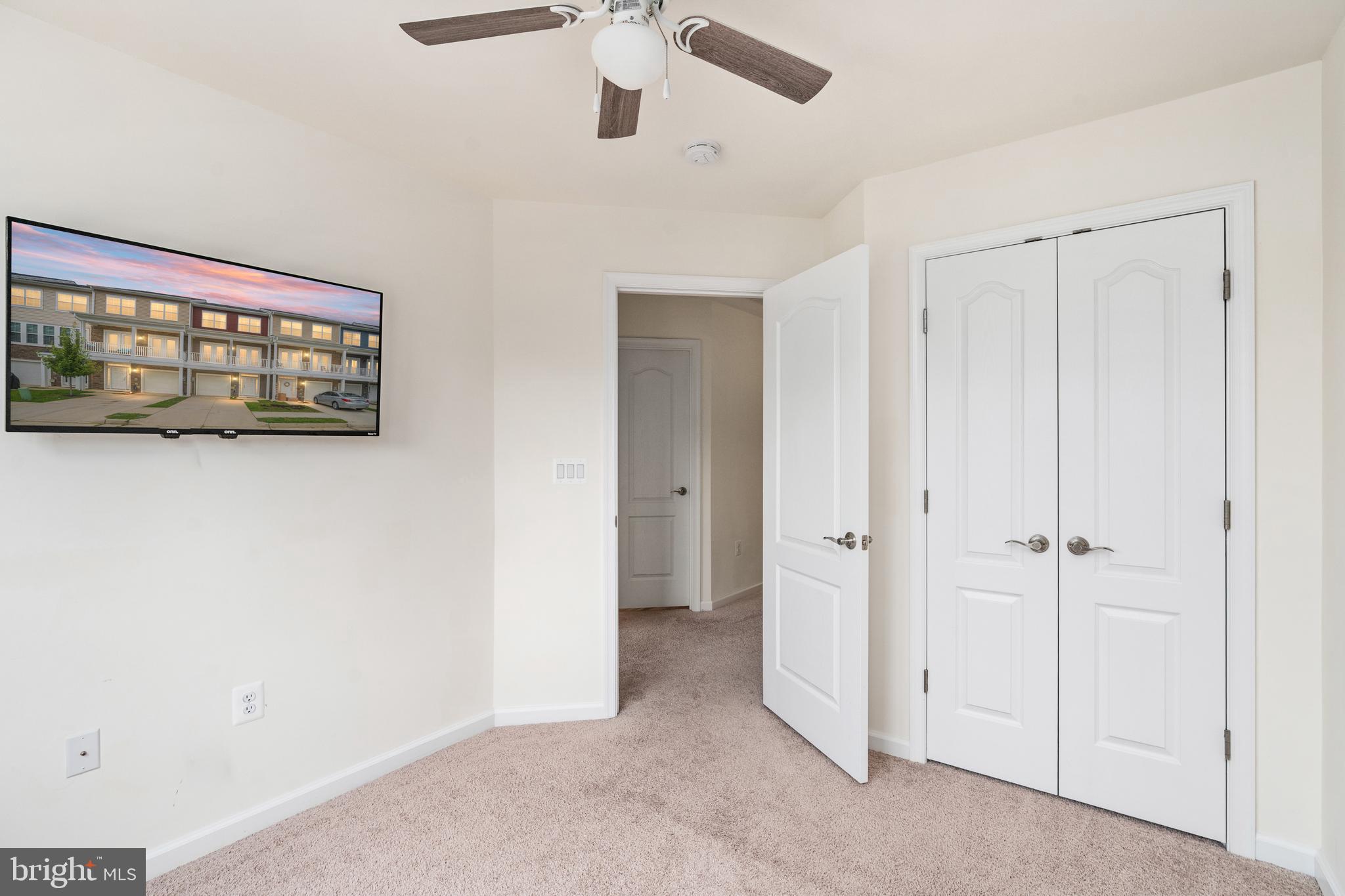 ROSELAND TOWNHOMES - Residential Lease