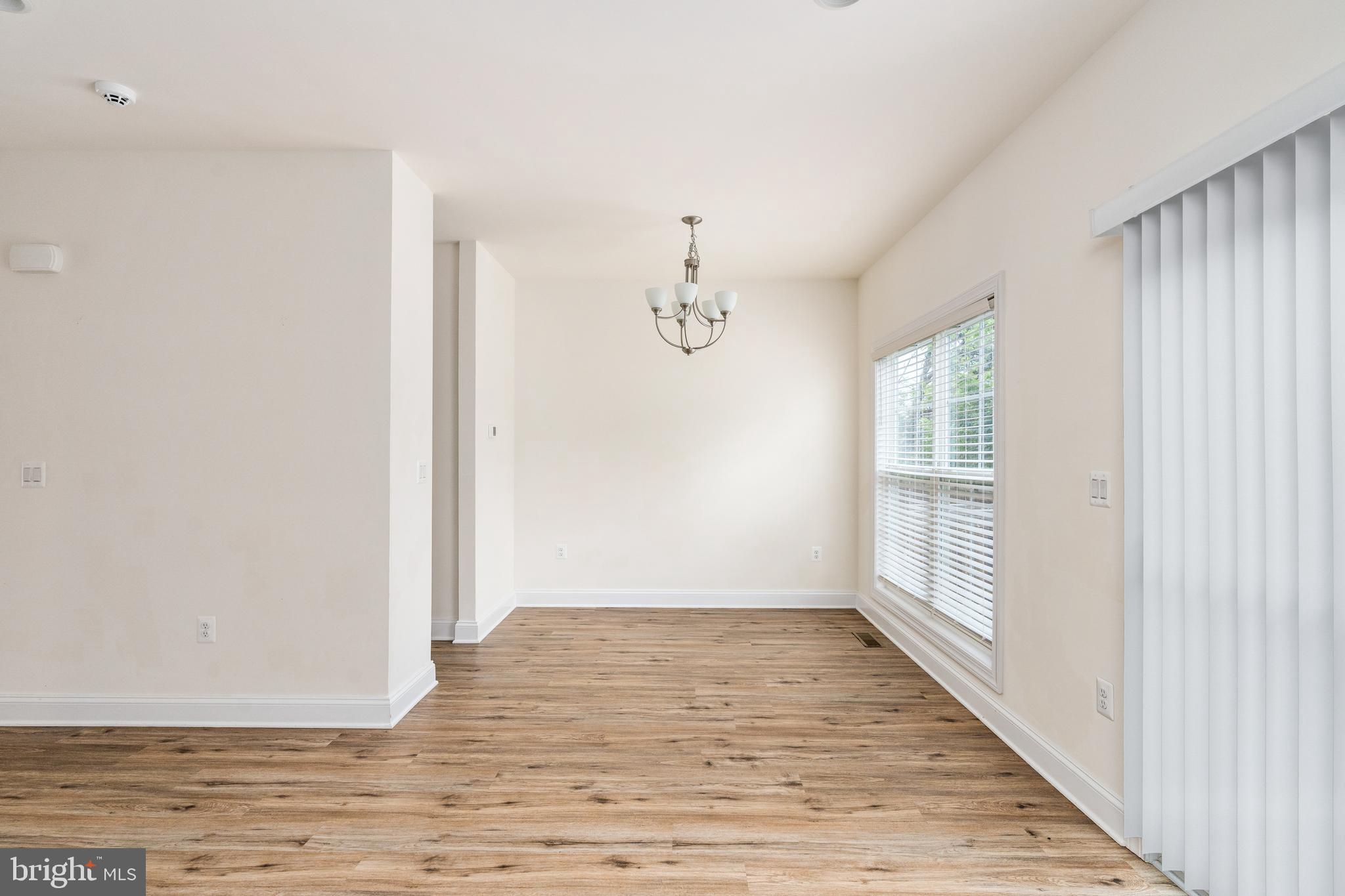 ROSELAND TOWNHOMES - Residential Lease