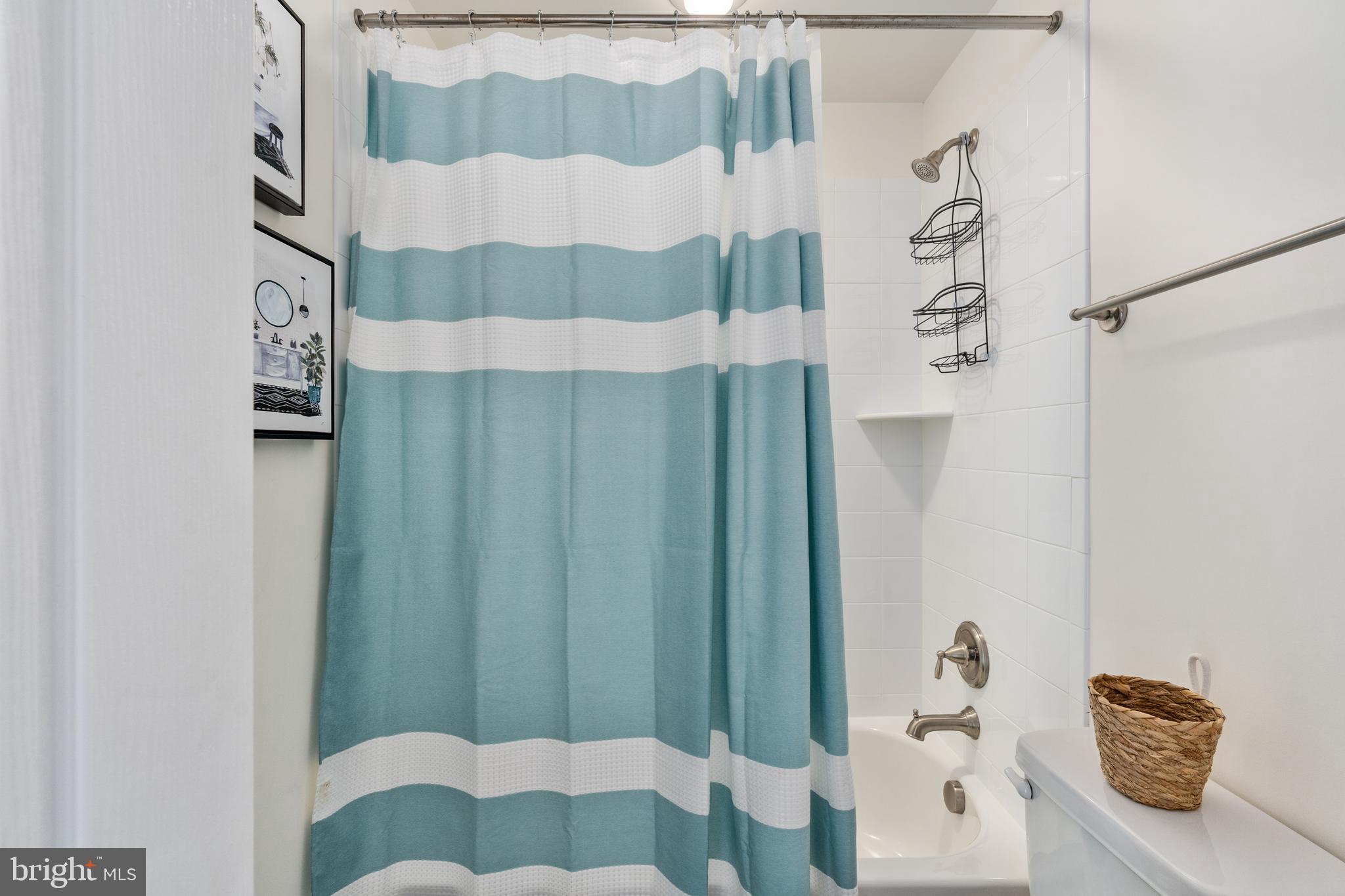 ROSELAND TOWNHOMES - Residential Lease