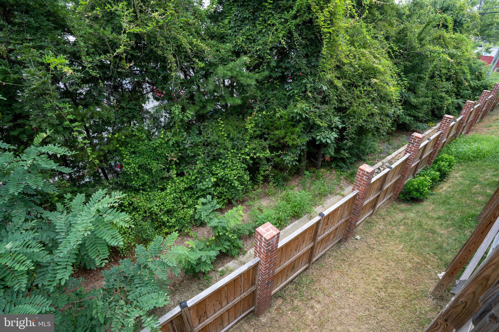 ROSELAND TOWNHOMES - Residential Lease