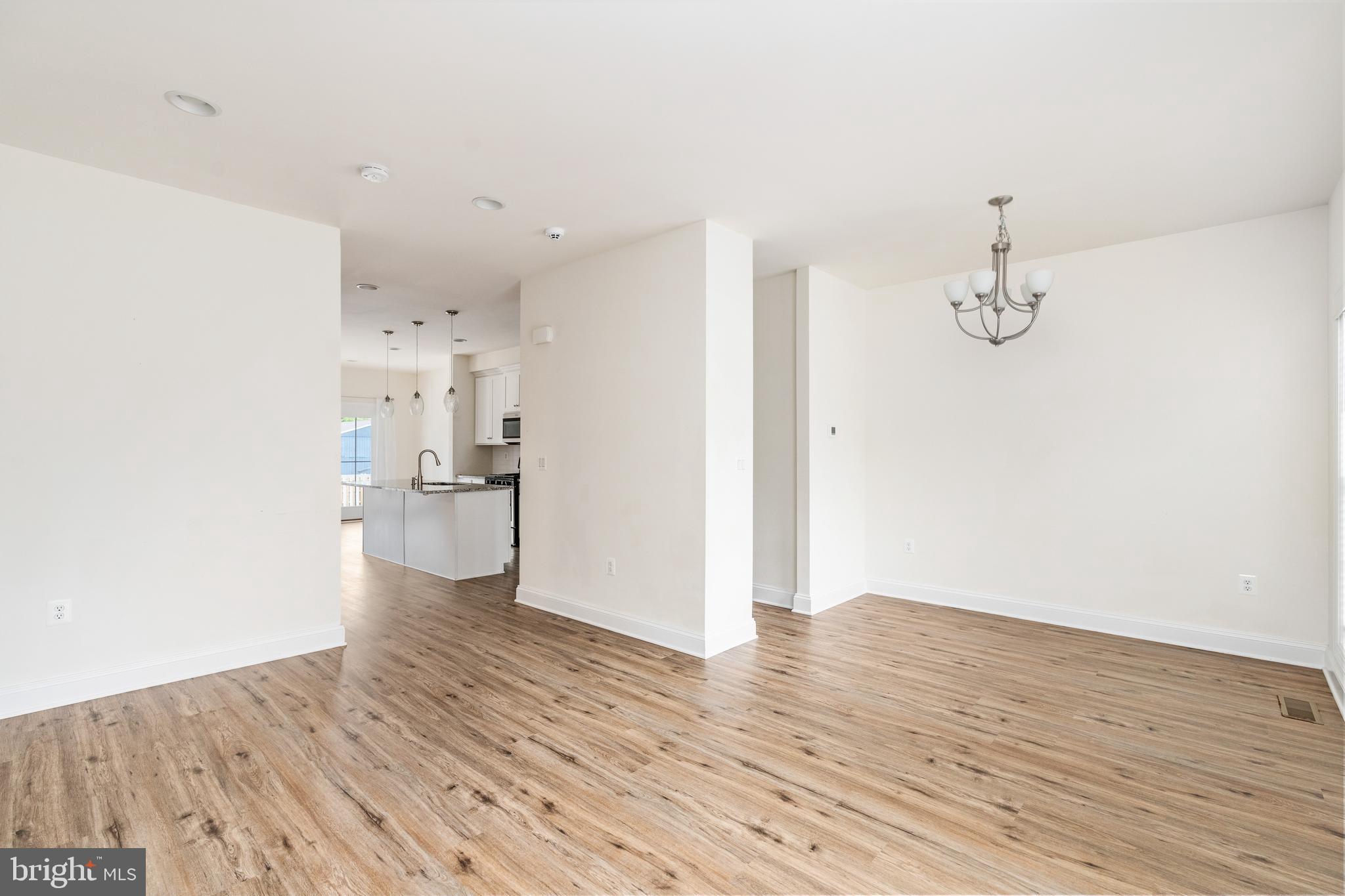 ROSELAND TOWNHOMES - Residential Lease