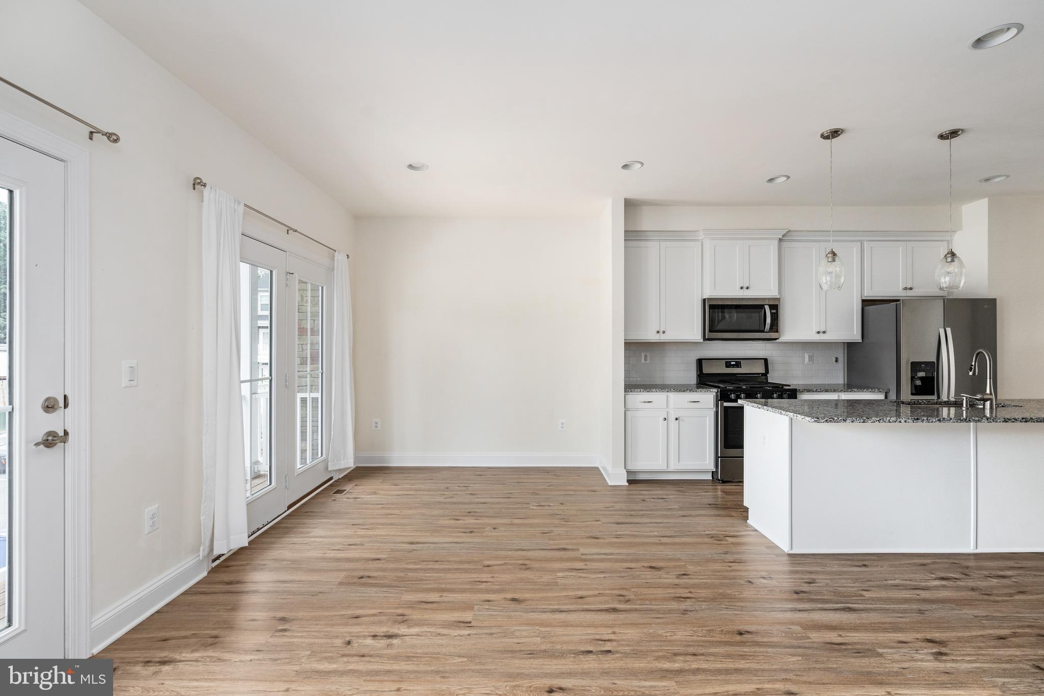 ROSELAND TOWNHOMES - Residential Lease